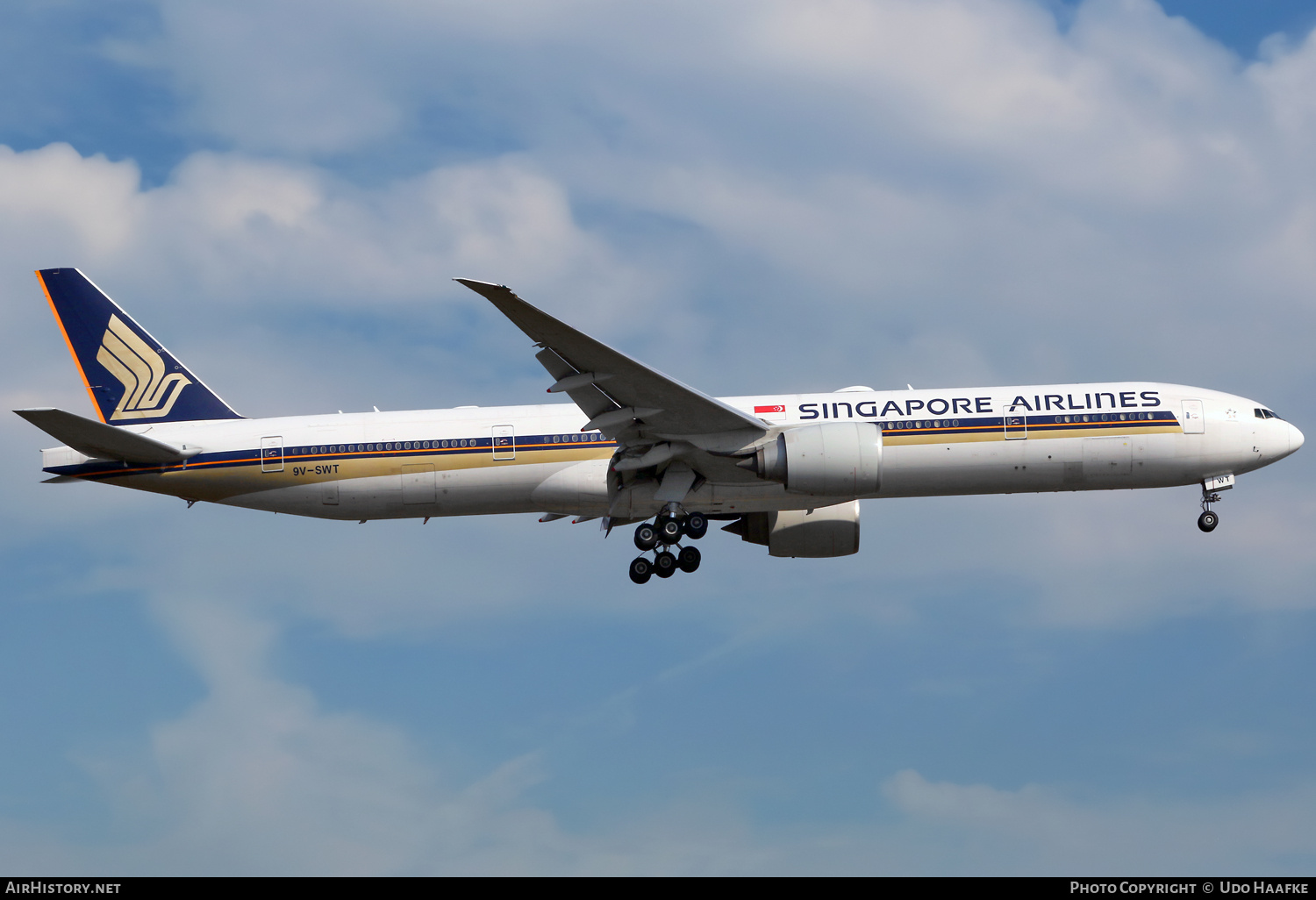 Aircraft Photo of 9V-SWT | Boeing 777-312/ER | Singapore Airlines | AirHistory.net #733146