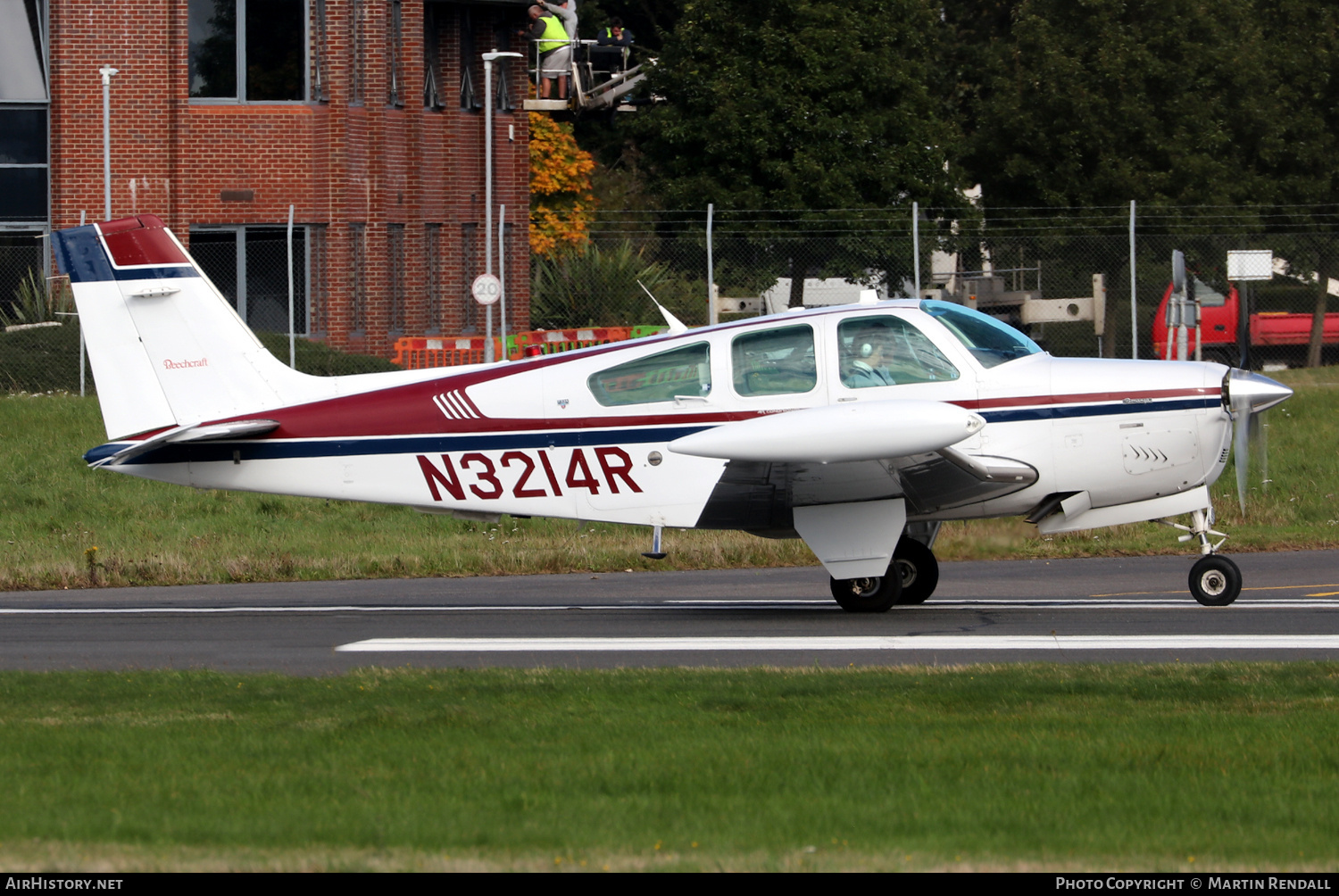 Aircraft Photo of N3214R | Beech F33A Bonanza | AirHistory.net #733342