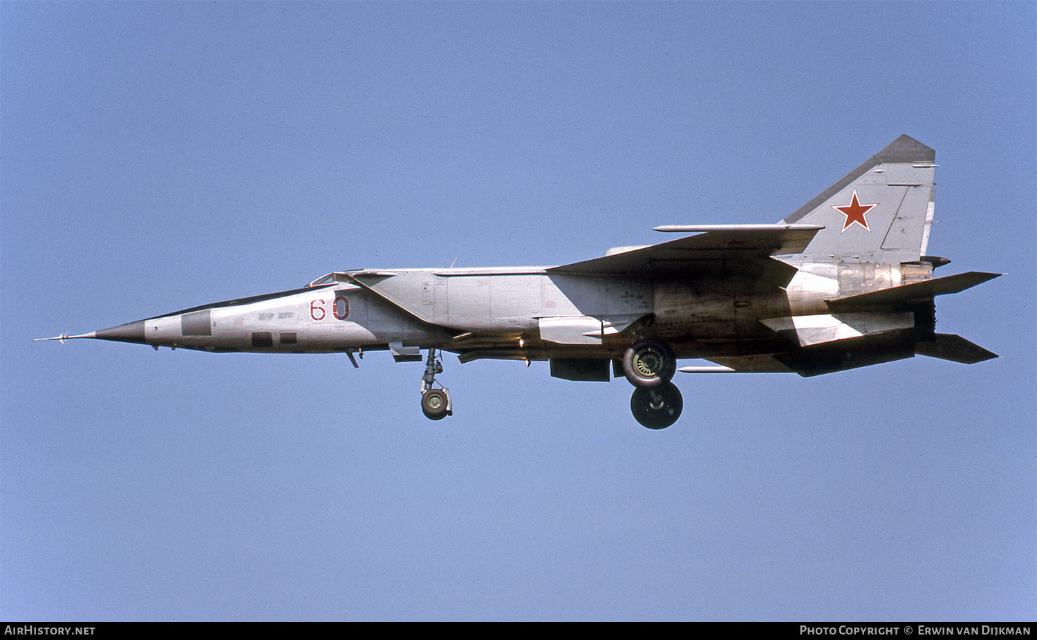 Aircraft Photo of 60 red | Mikoyan-Gurevich MiG-25RBS | Soviet Union - Air Force | AirHistory.net #734002