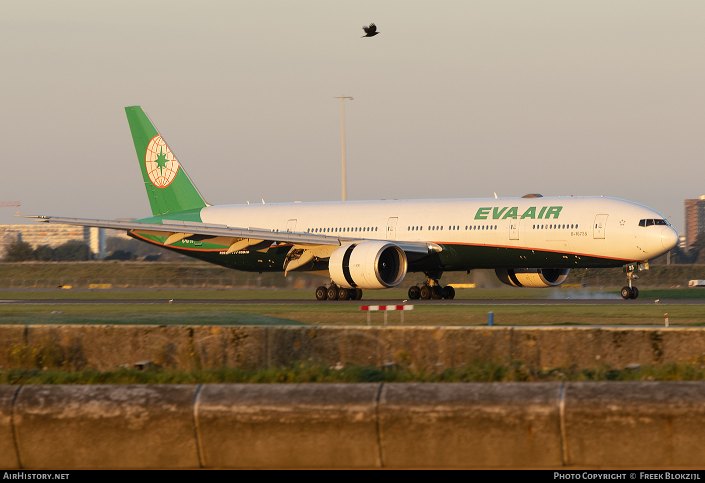 Aircraft Photo of B-16735 | Boeing 777-300/ER | EVA Air | AirHistory.net #734003