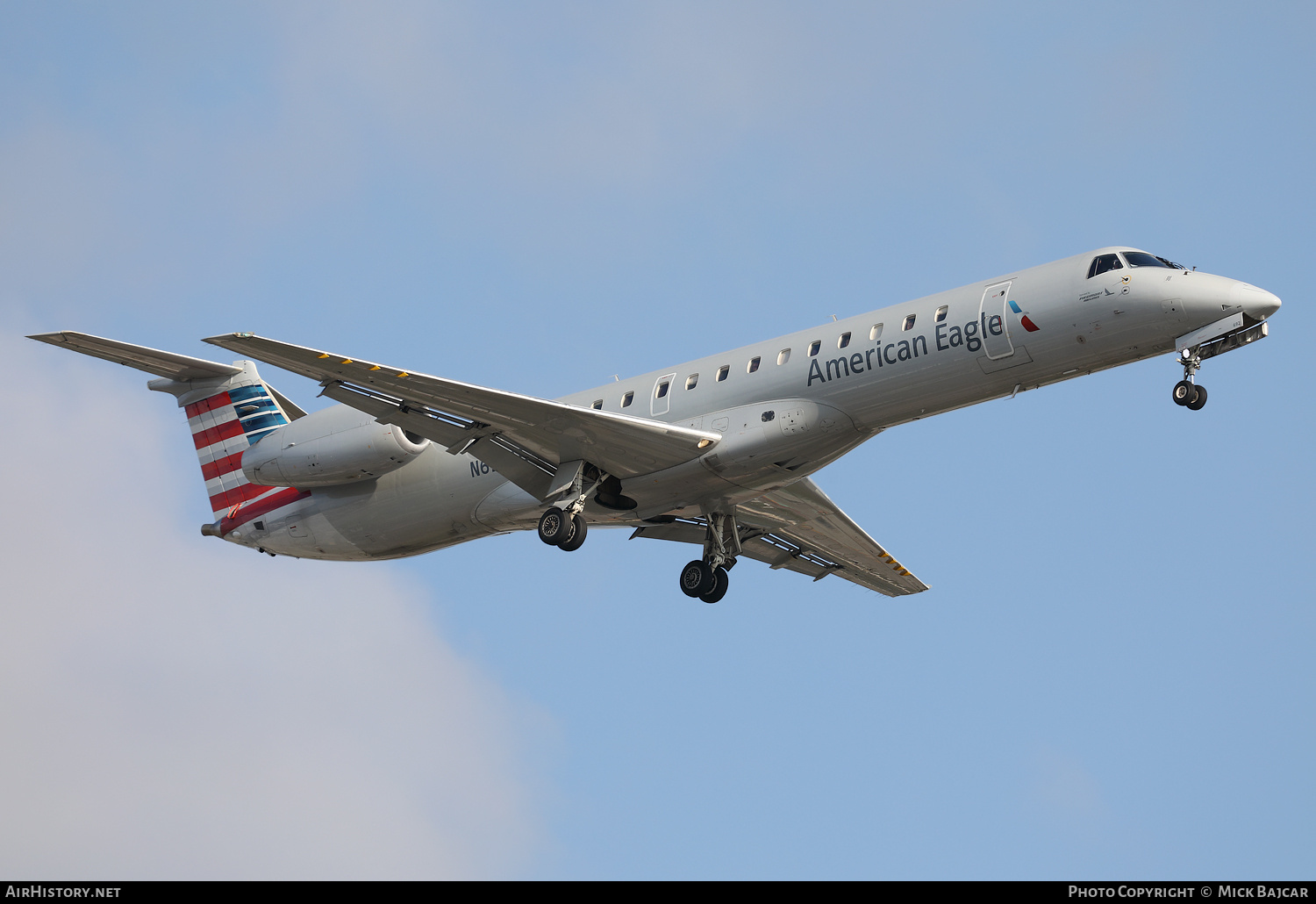 Aircraft Photo of N692AE | Embraer ERJ-145LR (EMB-145LR) | American Eagle | AirHistory.net #734027