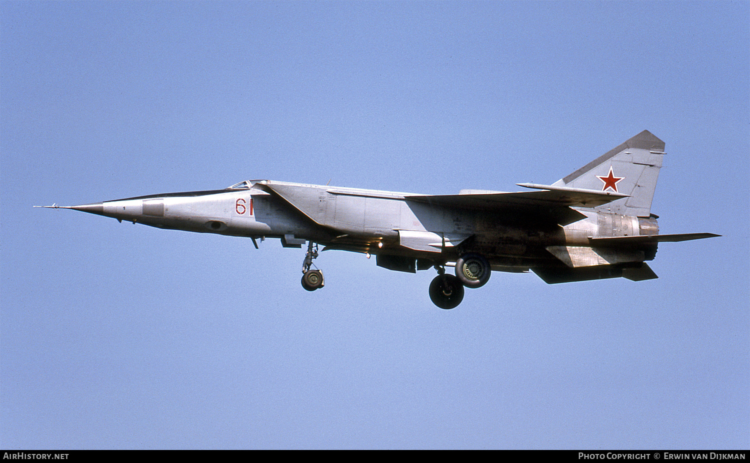 Aircraft Photo of 61 red | Mikoyan-Gurevich MiG-25RBT | Soviet Union - Air Force | AirHistory.net #734072