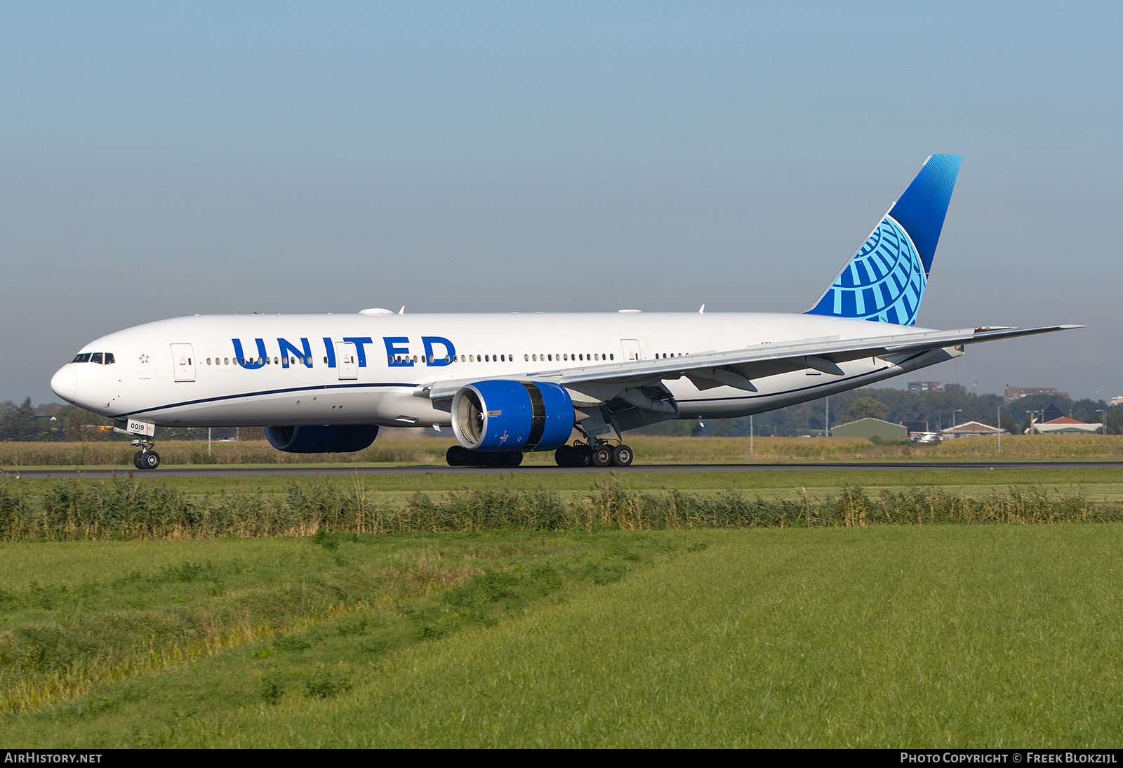 Aircraft Photo of N77019 | Boeing 777-224/ER | United Airlines | AirHistory.net #734104