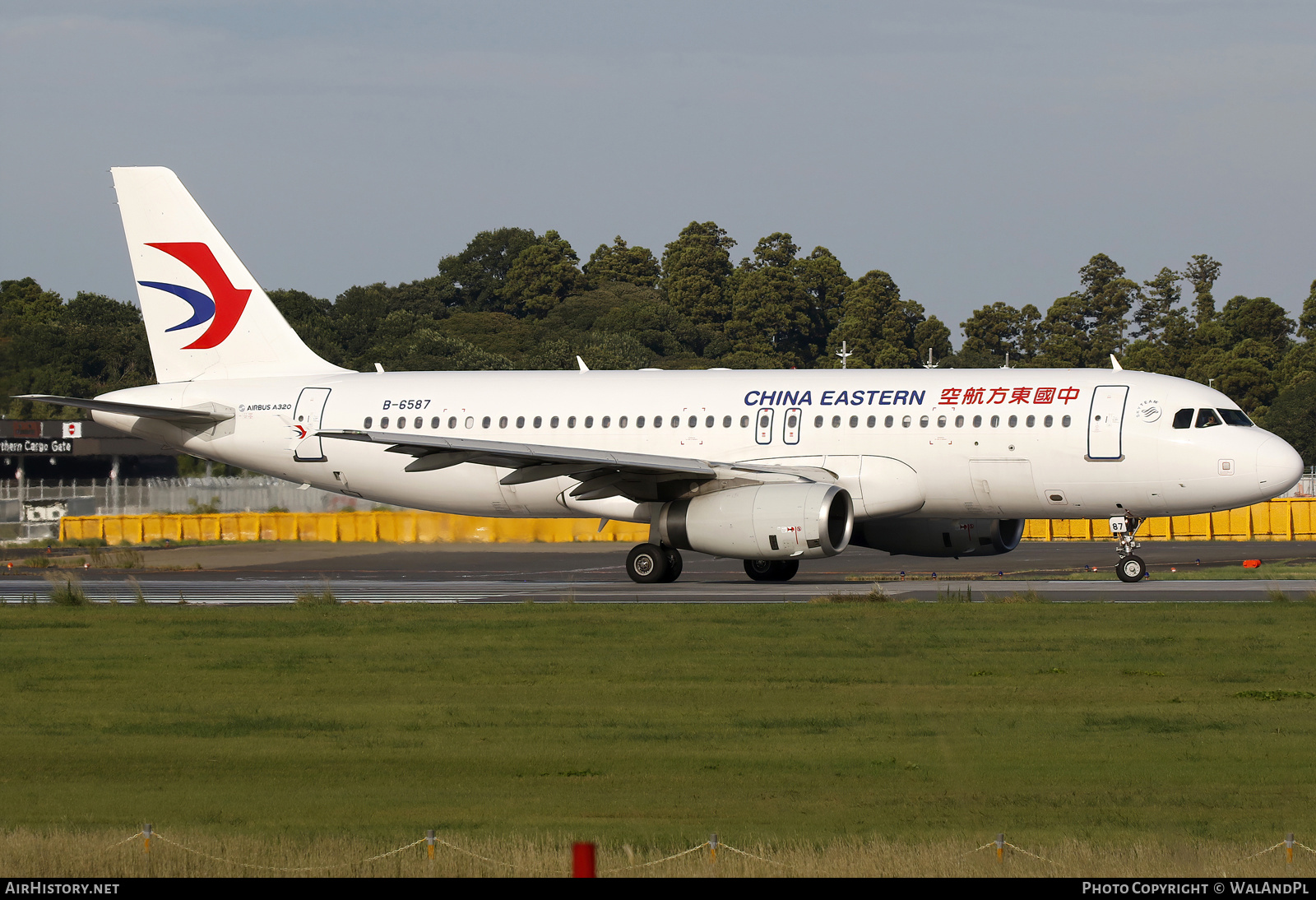 Aircraft Photo of B-6587 | Airbus A320-232 | China Eastern Airlines | AirHistory.net #734133