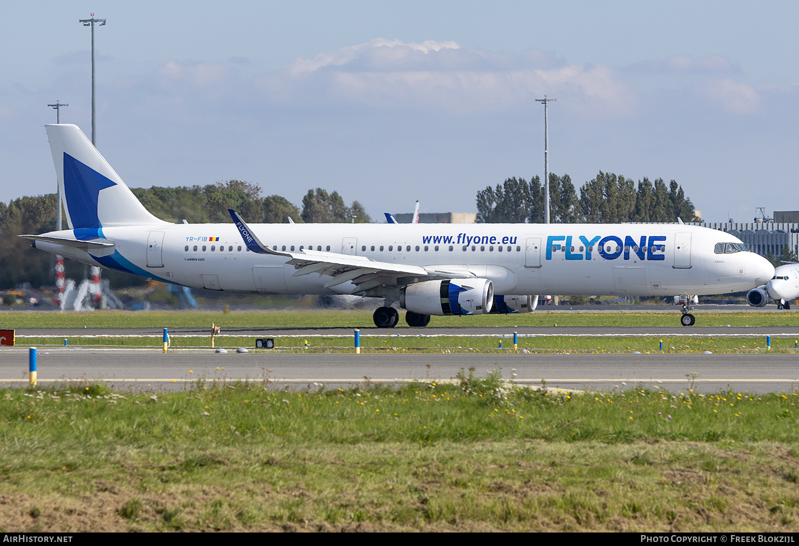 Aircraft Photo of YR-FIB | Airbus A321-231 | FlyOne | AirHistory.net #734165