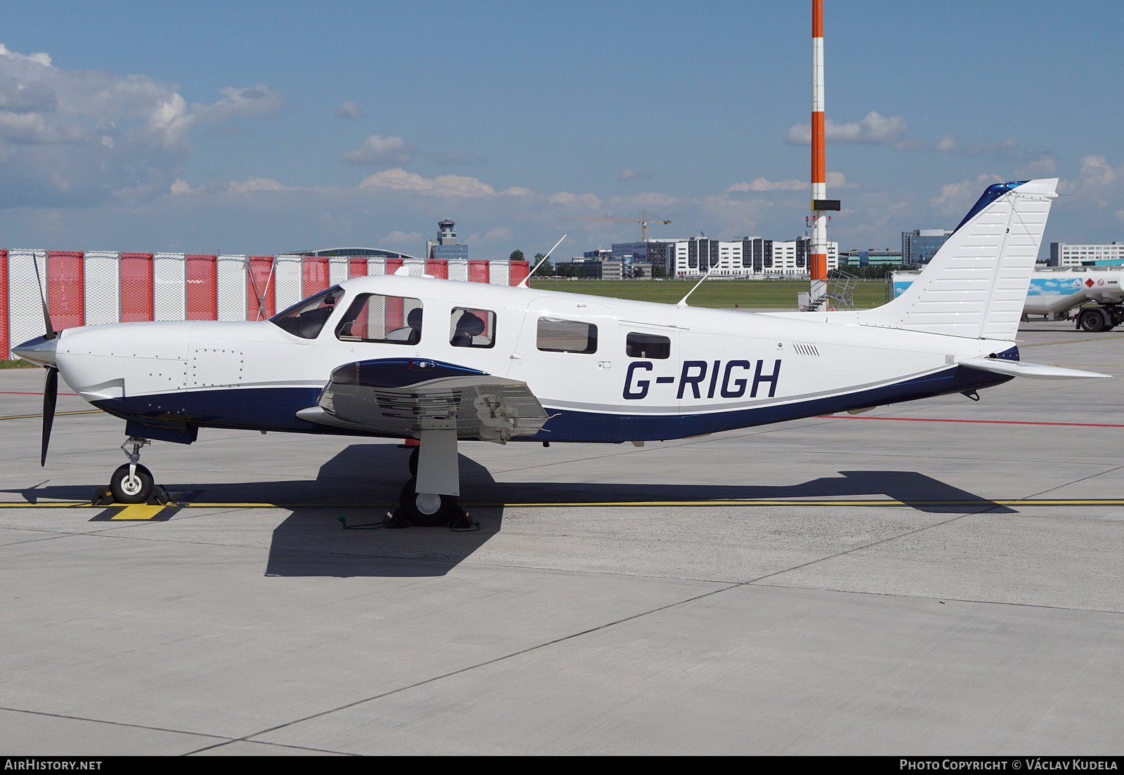 Aircraft Photo of G-RIGH | Piper PA-32R-301 Saratoga II HP | AirHistory.net #734306