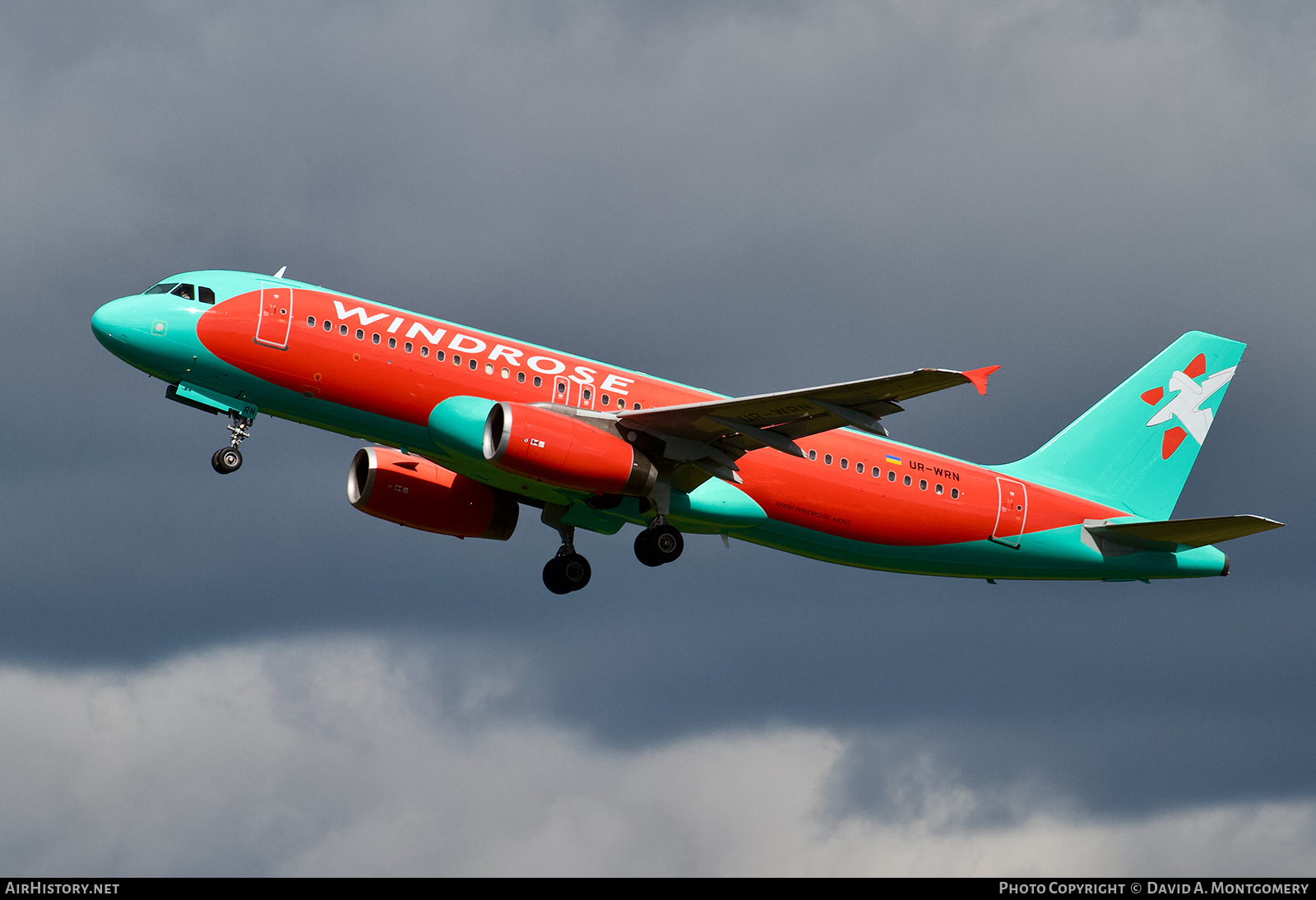 Aircraft Photo of UR-WRN | Airbus A320-232 | Windrose | AirHistory.net #734338