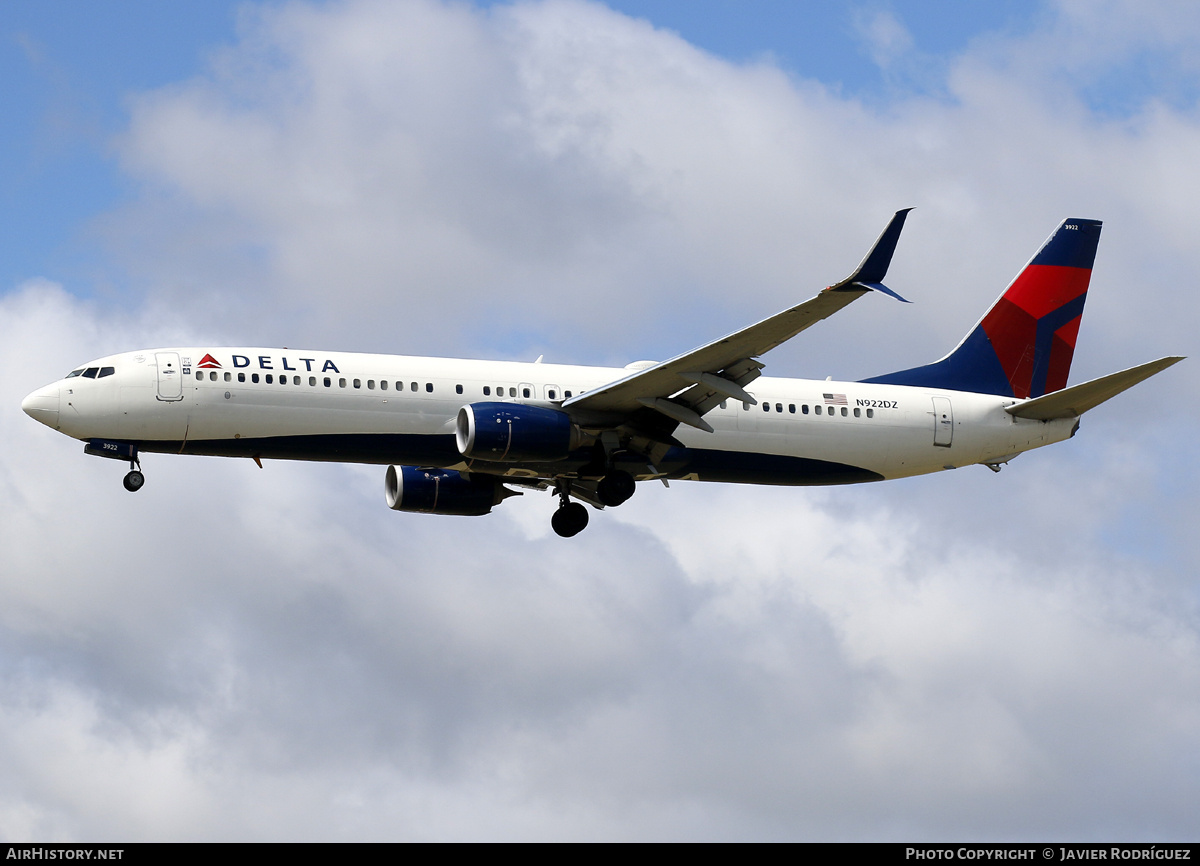 Aircraft Photo of N922DZ | Boeing 737-900/ER | Delta Air Lines | AirHistory.net #734395