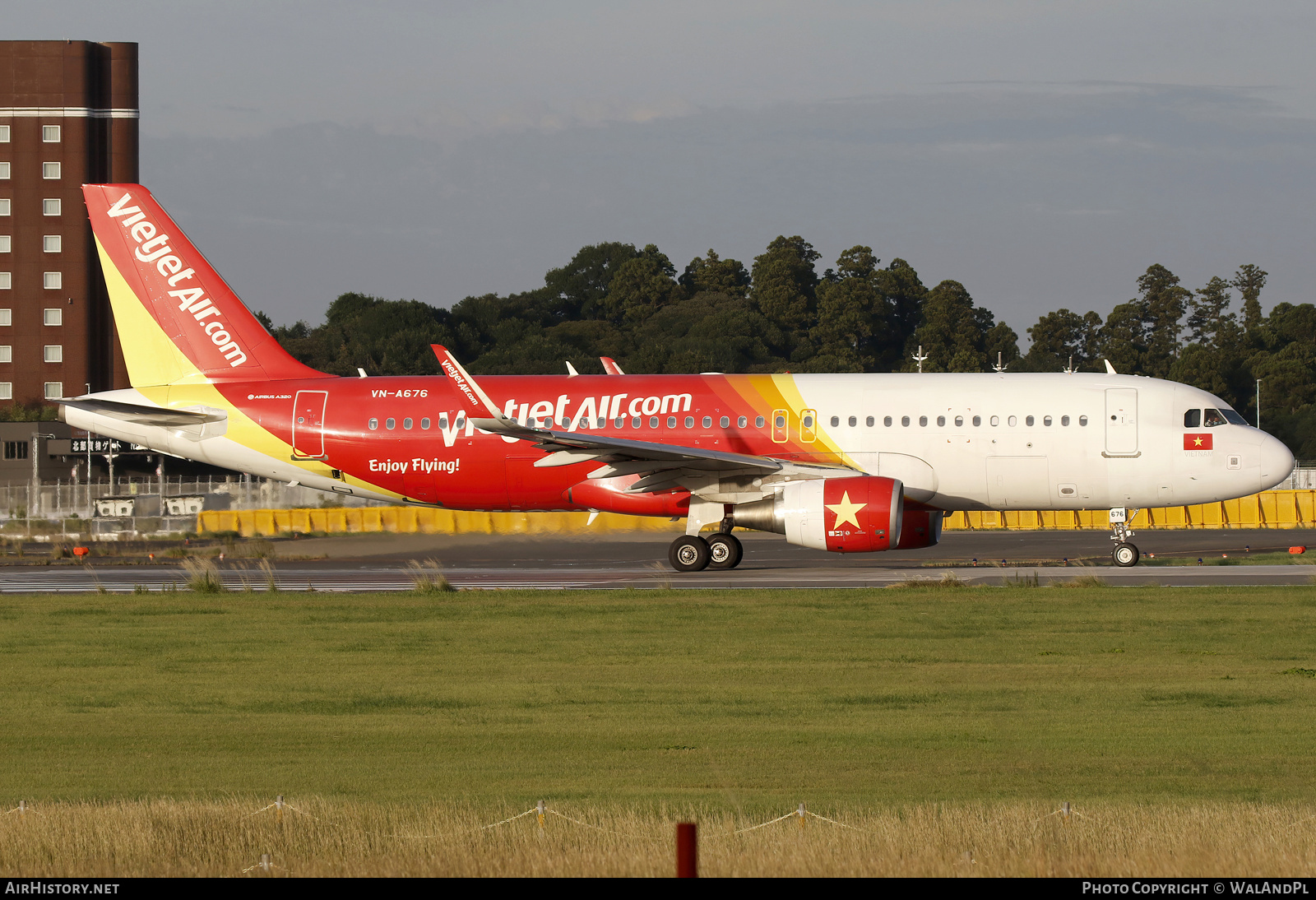 Aircraft Photo of VN-A676 | Airbus A320-214 | VietJet Air | AirHistory.net #734559