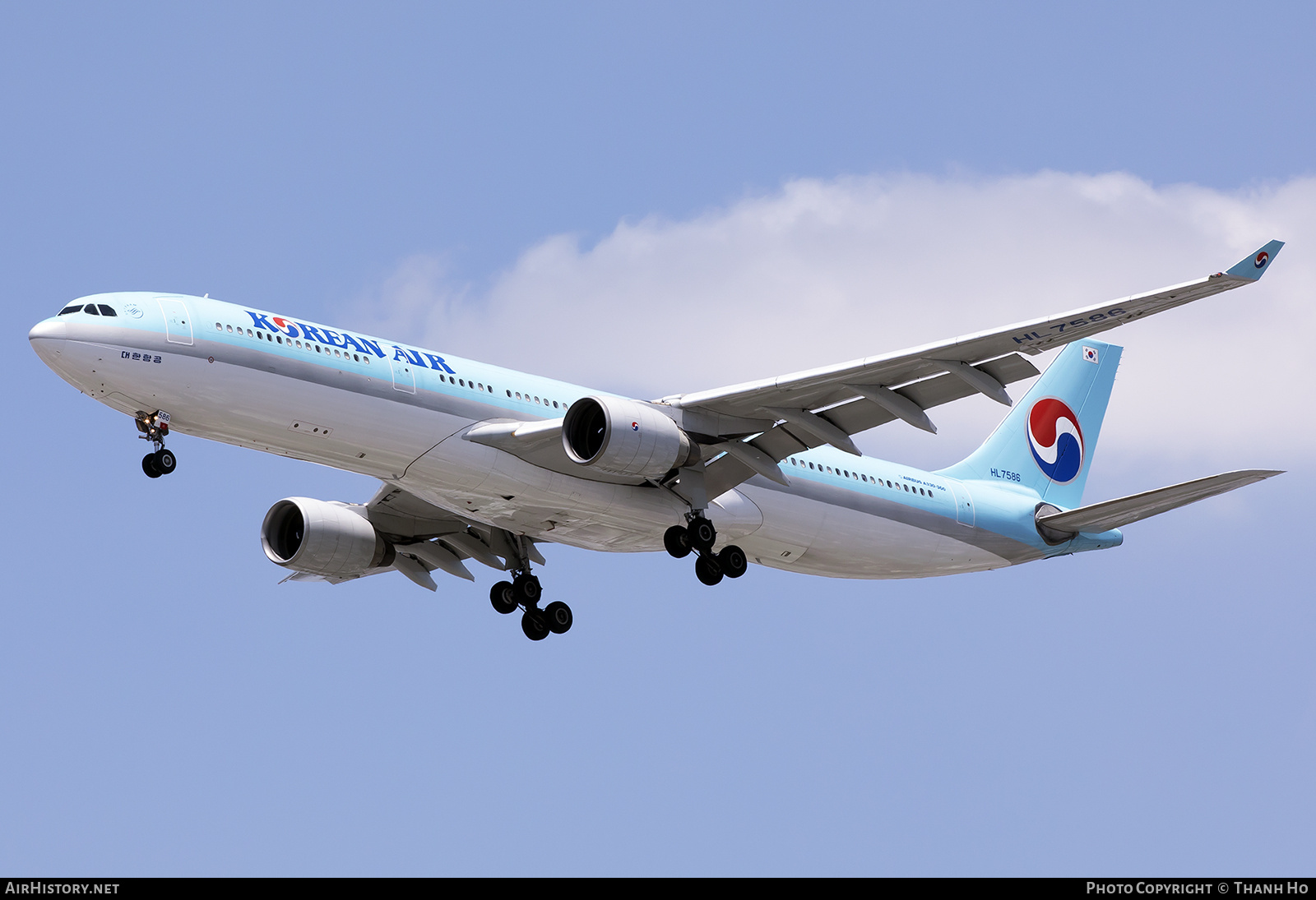 Aircraft Photo of HL7586 | Airbus A330-323 | Korean Air | AirHistory.net #734566