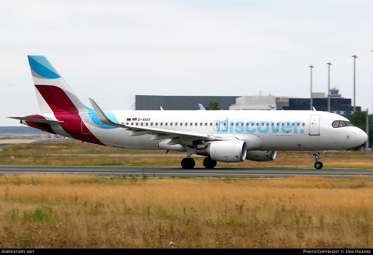 Aircraft Photo of D-AIUX | Airbus A320-214 | Discover Airlines | AirHistory.net #734574