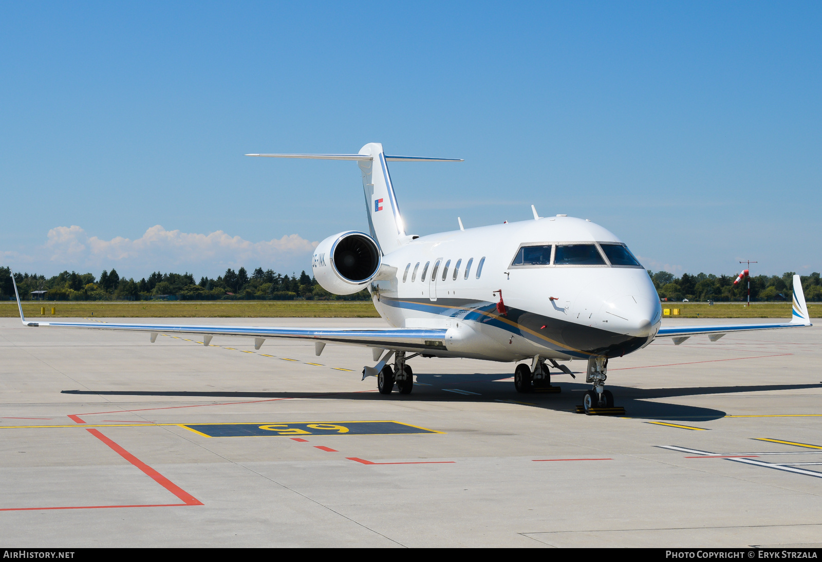 Aircraft Photo of OE-INK | Bombardier Challenger 605 (CL-600-2B16) | AirHistory.net #734701