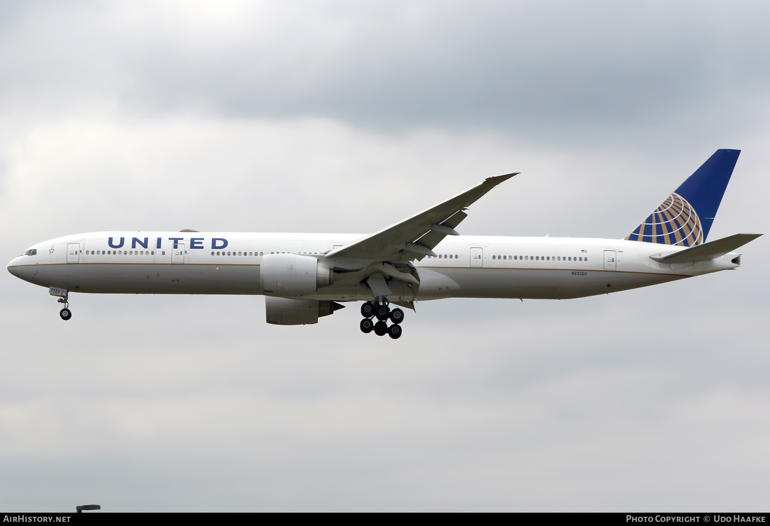 Aircraft Photo of N2332U | Boeing 777-300/ER | United Airlines | AirHistory.net #734931