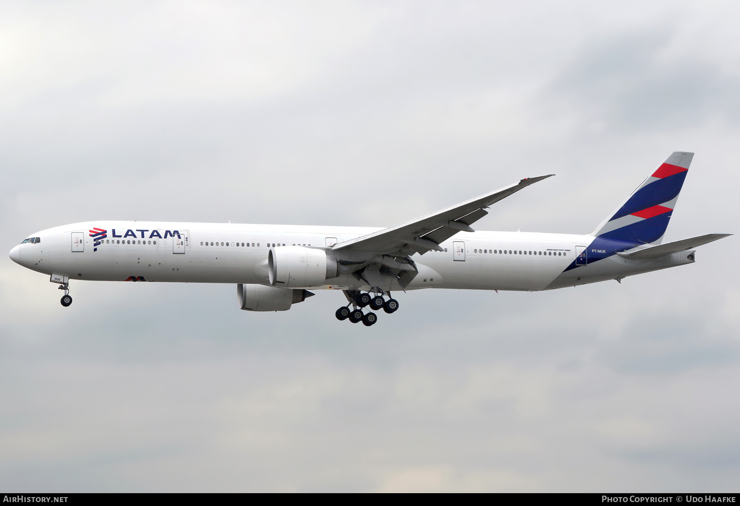 Aircraft Photo of PT-MUE | Boeing 777-32W/ER | LATAM Airlines | AirHistory.net #734932