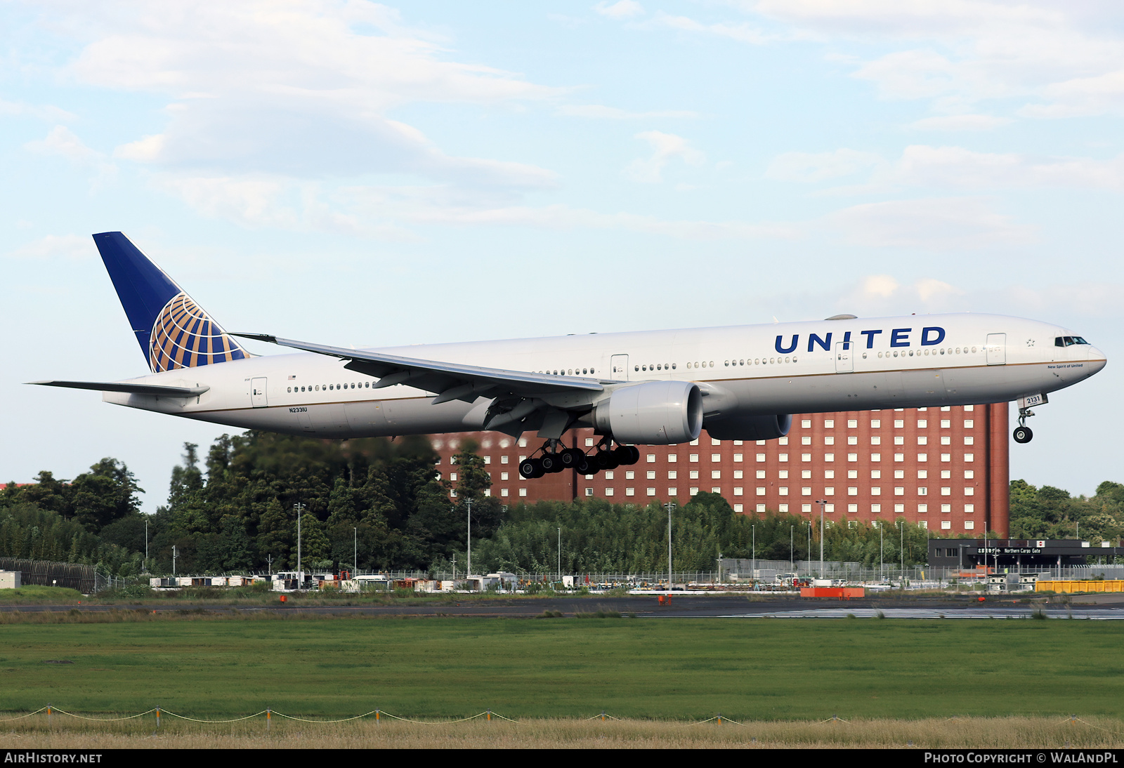 Aircraft Photo of N2331U | Boeing 777-300/ER | United Airlines | AirHistory.net #735122