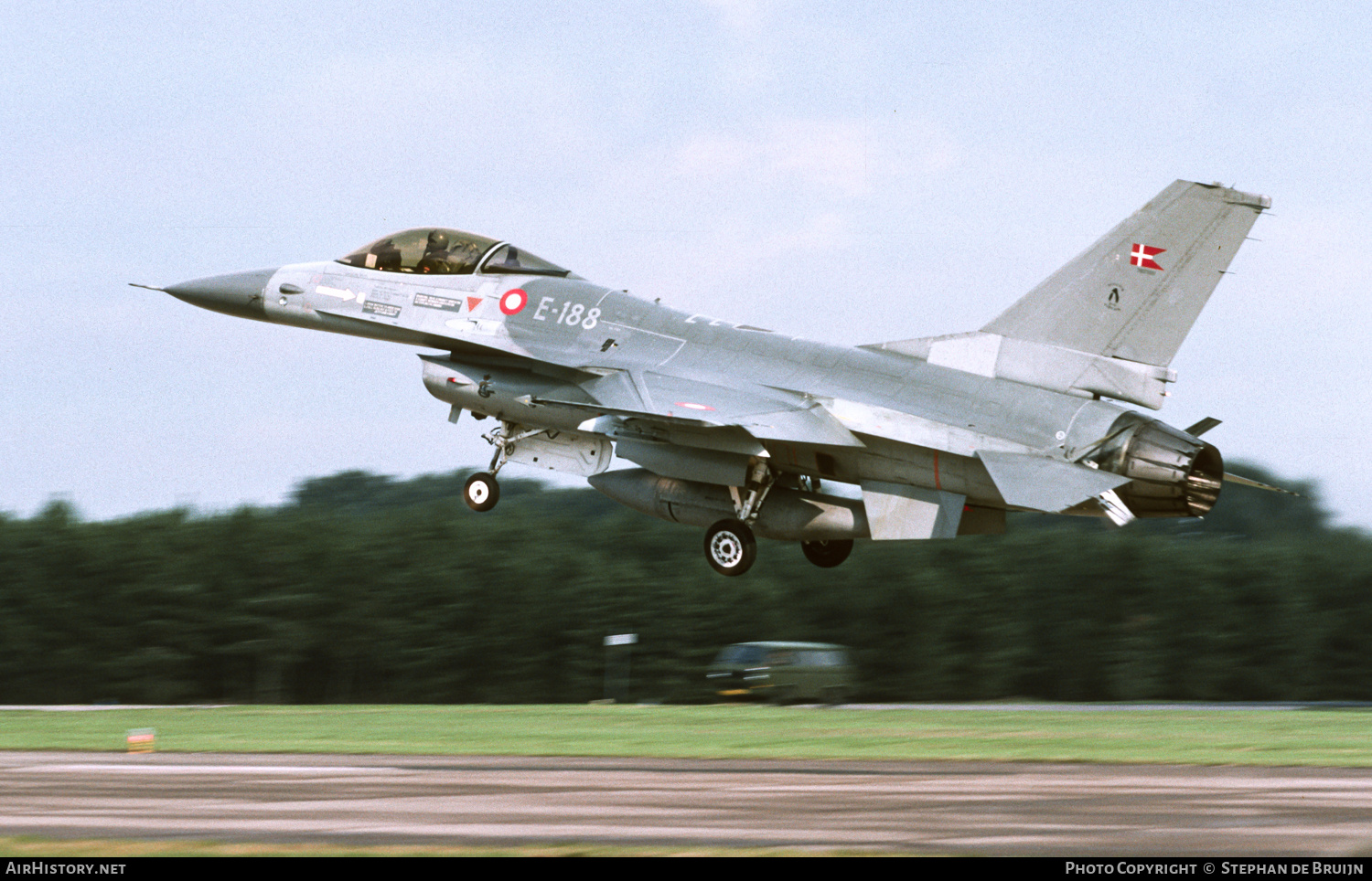 Aircraft Photo of E-188 | General Dynamics F-16A Fighting Falcon | Denmark - Air Force | AirHistory.net #735133