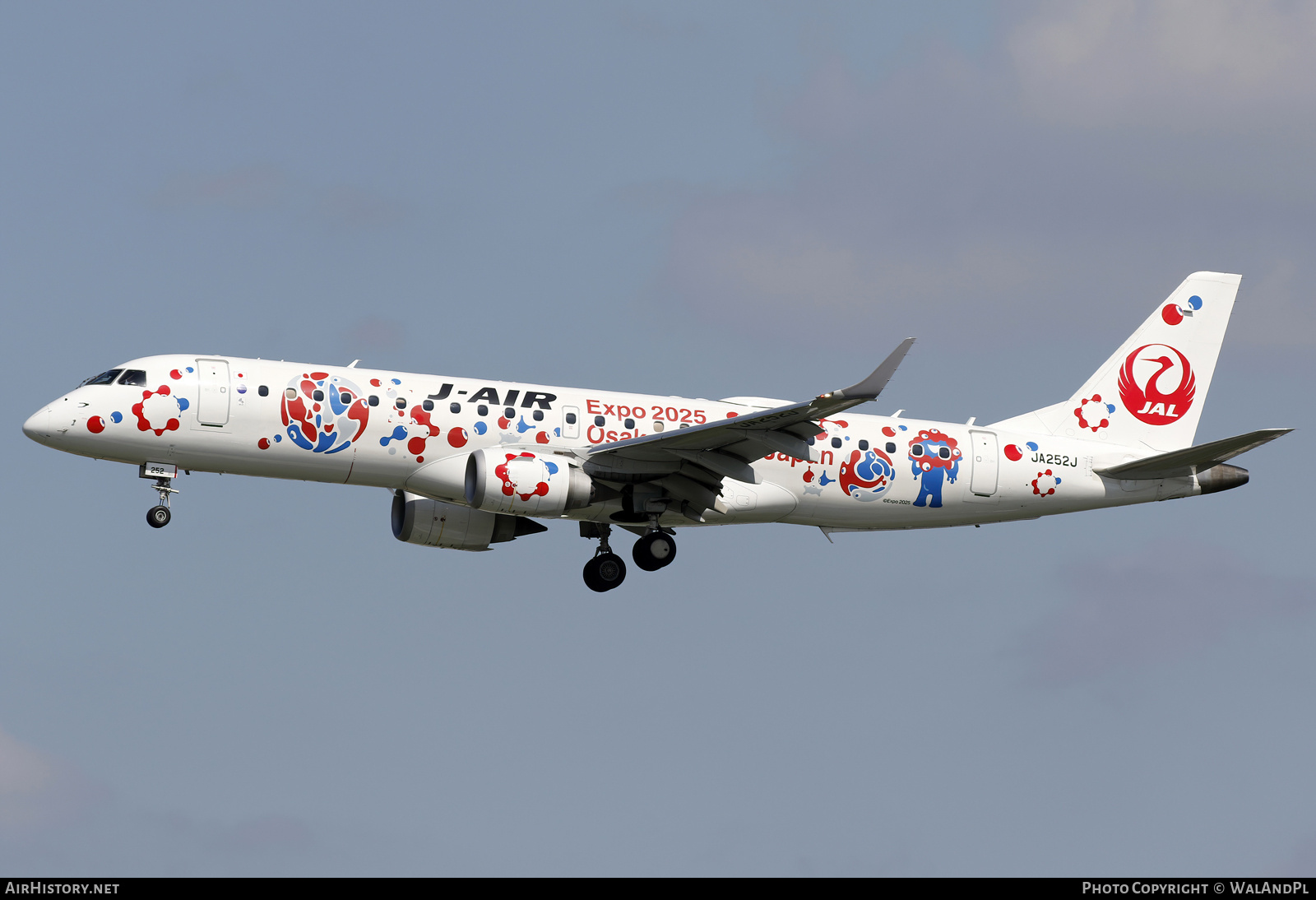 Aircraft Photo of JA252J | Embraer 190STD (ERJ-190-100STD) | J-Air | AirHistory.net #735239
