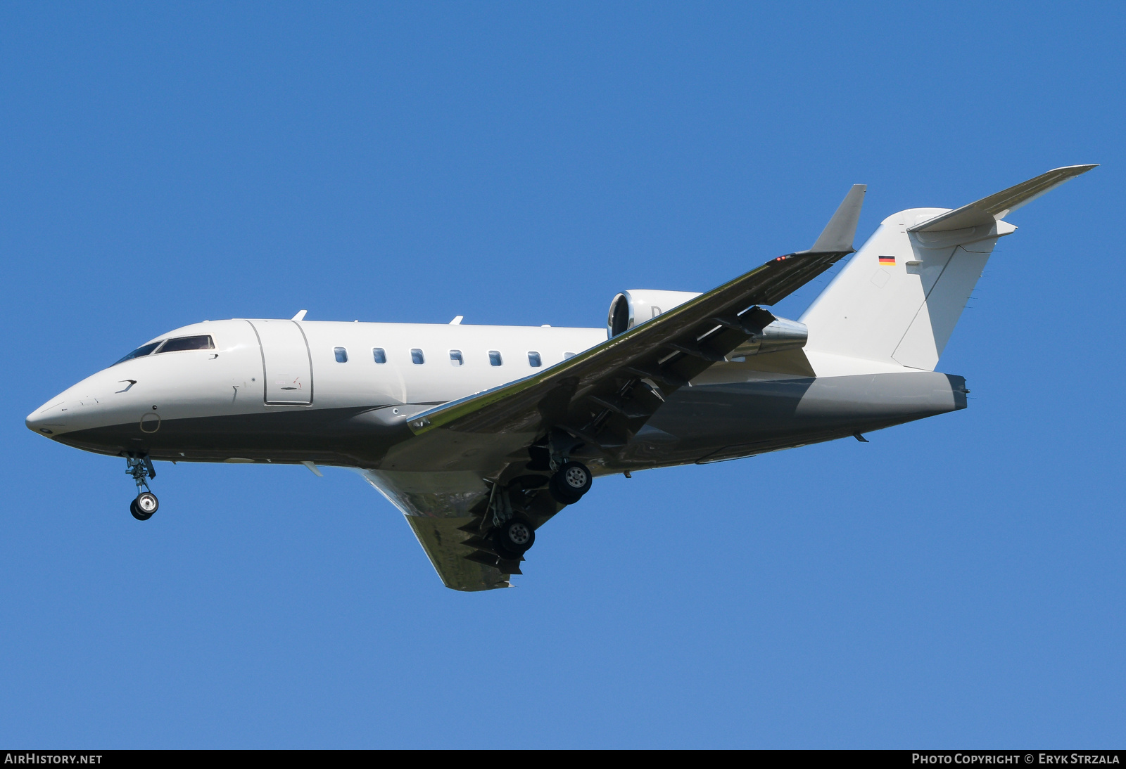Aircraft Photo of D-AAAY | Bombardier Challenger 604 (CL-600-2B16) | AirHistory.net #735557
