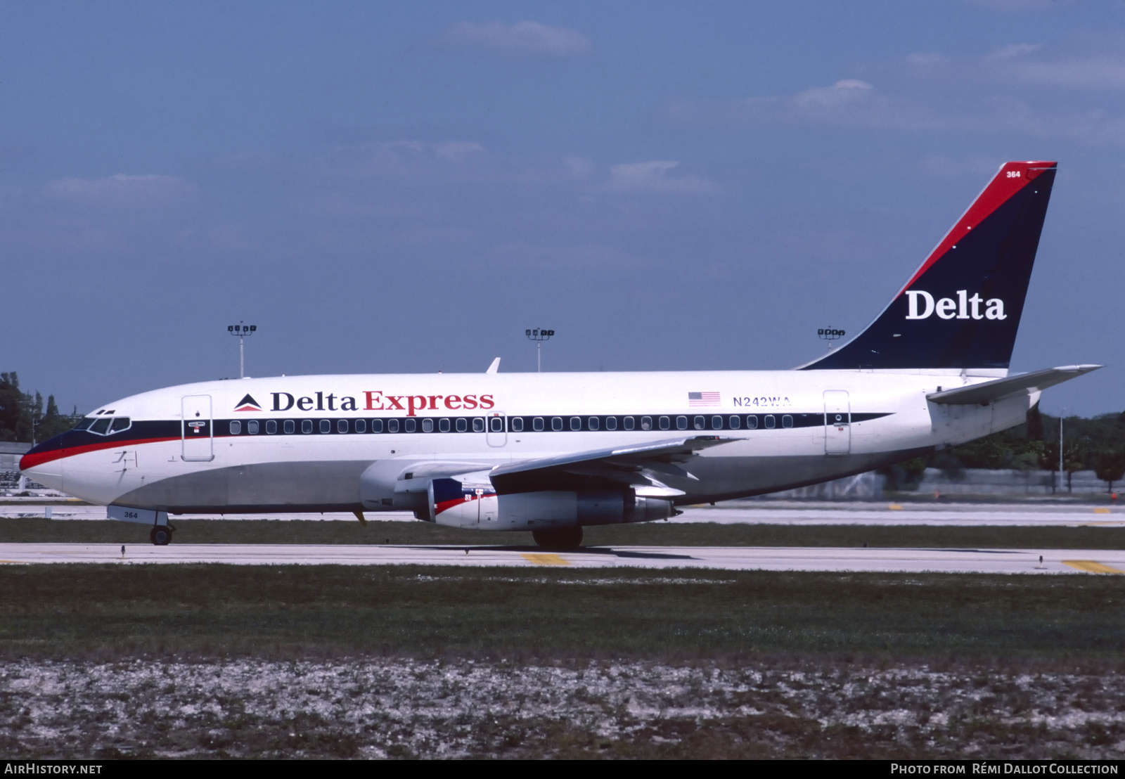 Aircraft Photo of N242WA | Boeing 737-247 | Delta Express | AirHistory.net #735564