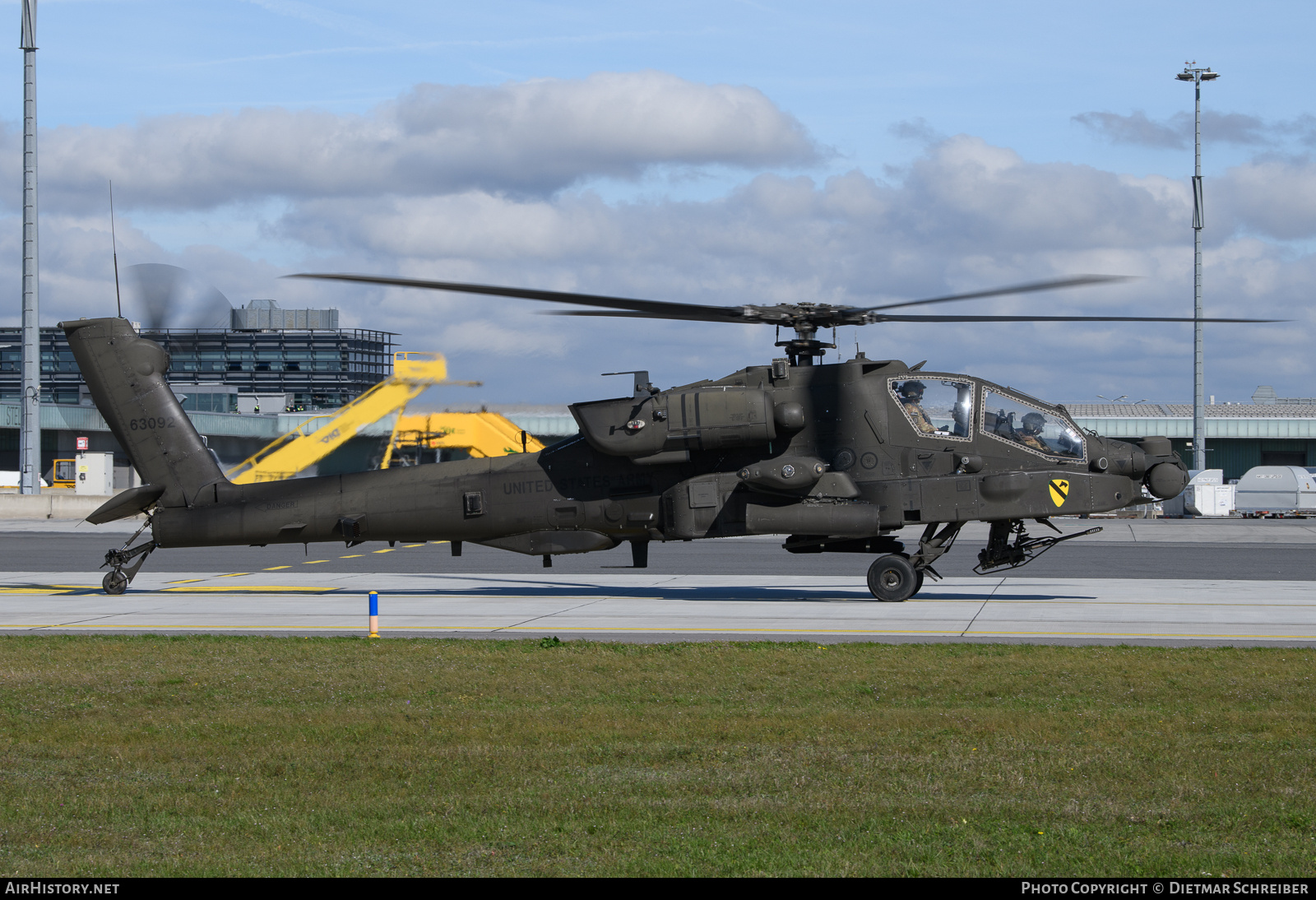 Aircraft Photo of 16-3092 / 63092 | Boeing AH-64E Apache Guardian | USA - Army | AirHistory.net #735740