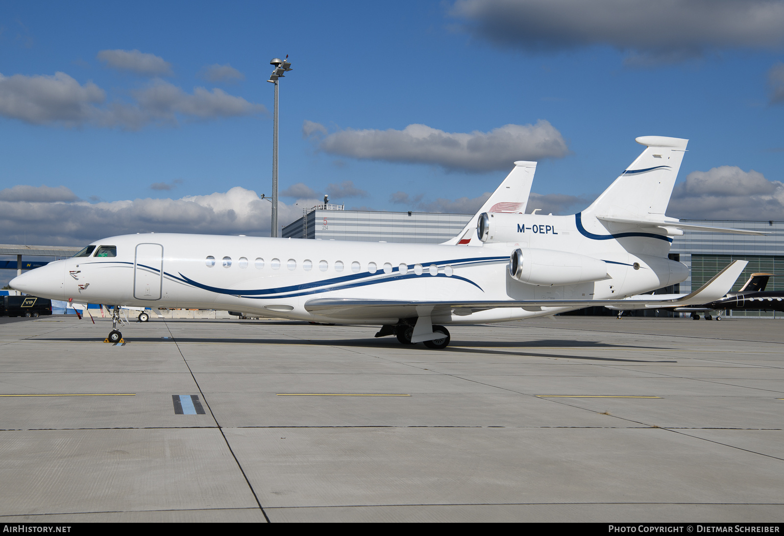 Aircraft Photo of M-OEPL | Dassault Falcon 8X | AirHistory.net #735742