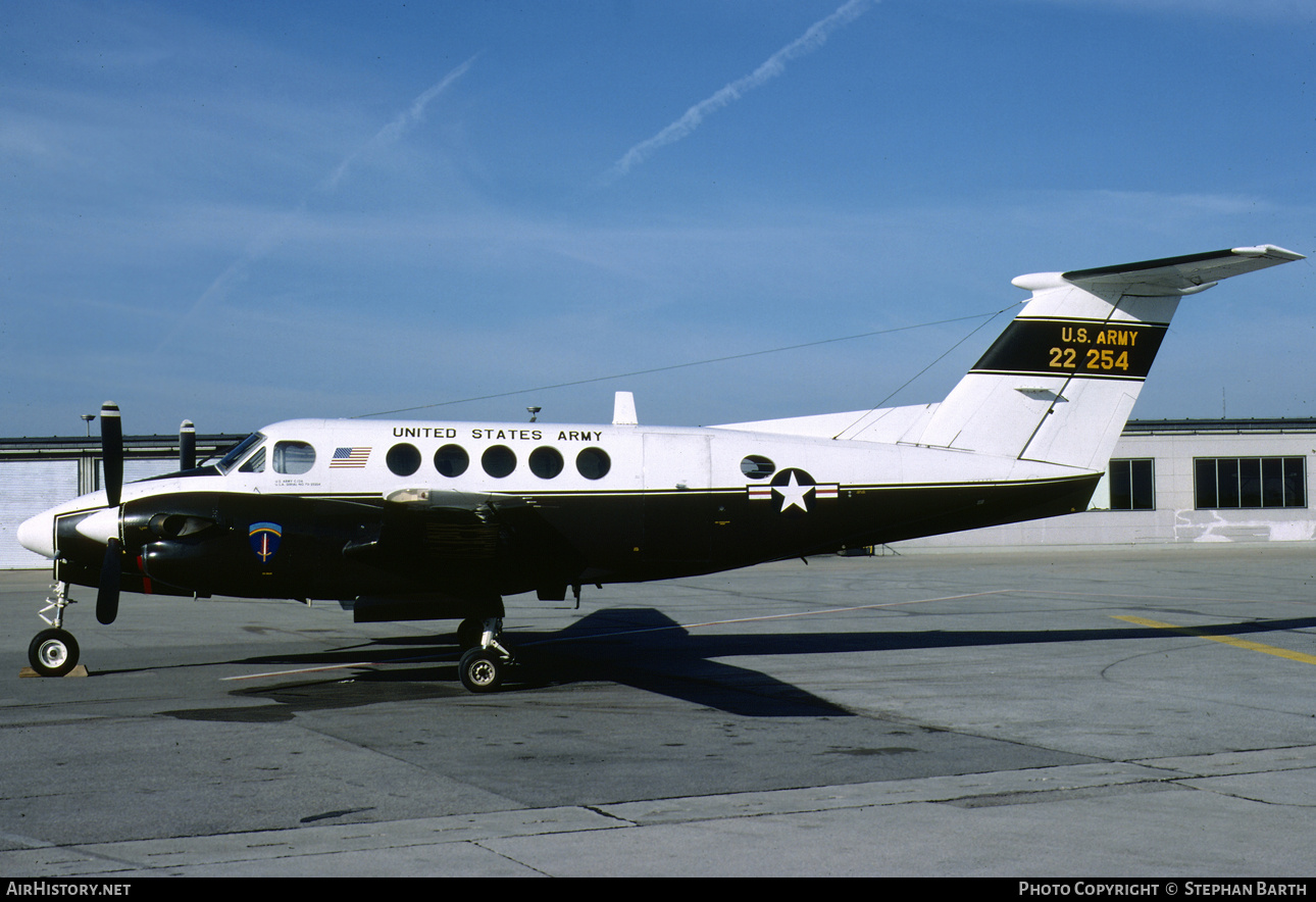 Aircraft Photo of 73-22254 / 0-22254 | Beech C-12C Huron | USA - Army | AirHistory.net #735802