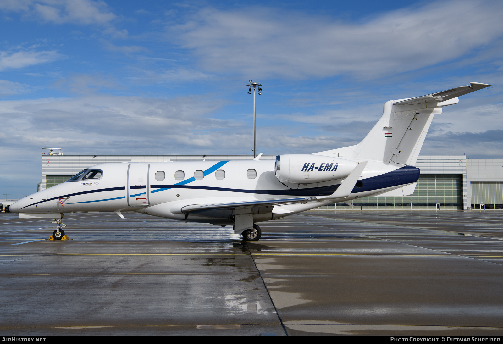 Aircraft Photo of HA-EMA | Embraer EMB-500 Phenom 350 | AirHistory.net #736006