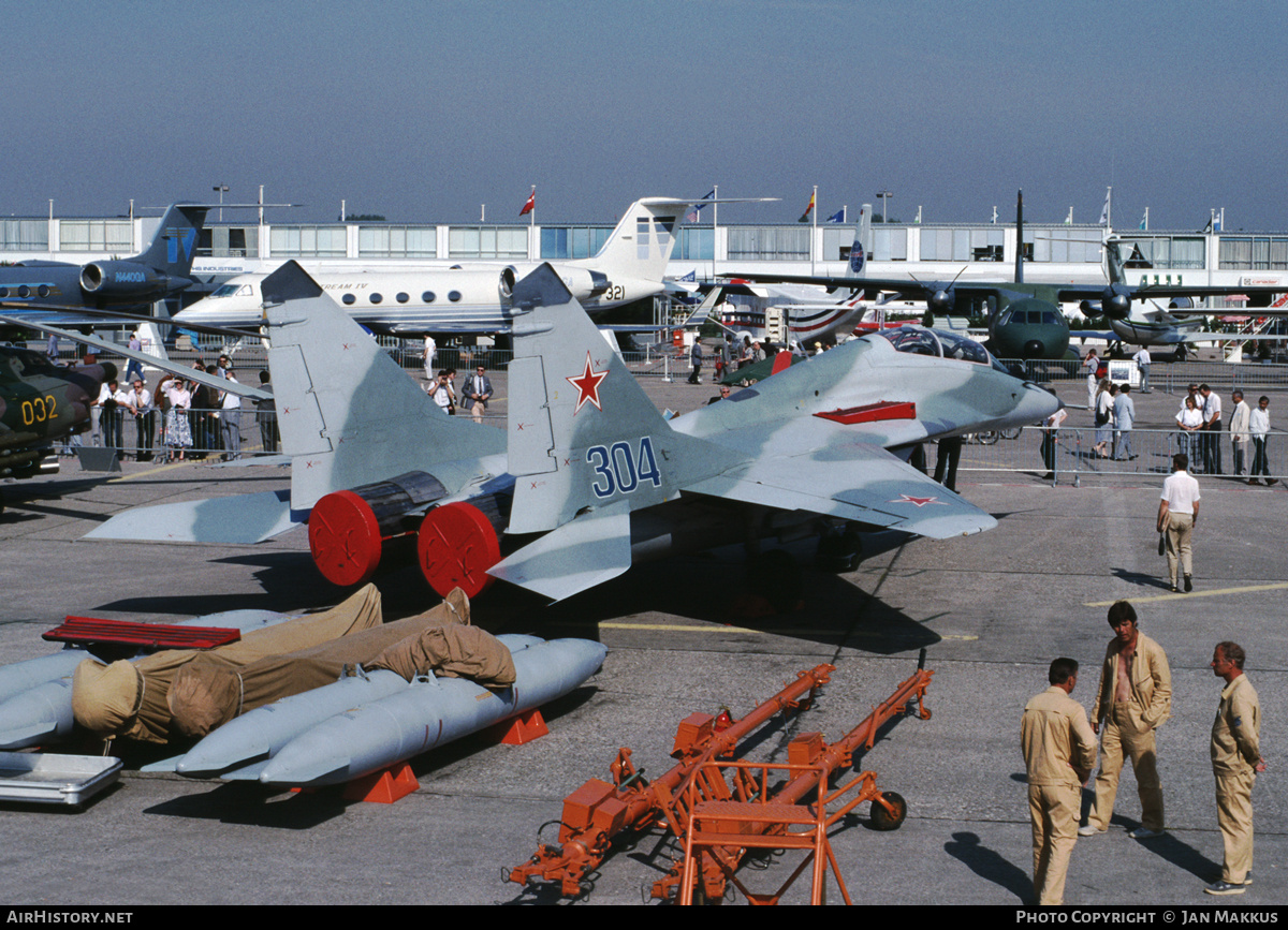 Aircraft Photo of 304 blue | Mikoyan-Gurevich MiG-29UB (9-51) | Soviet Union - Air Force | AirHistory.net #736019