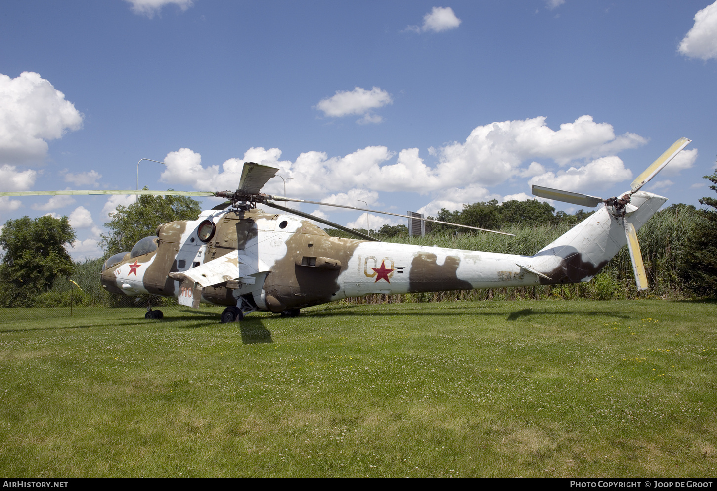 Aircraft Photo of 100 red | Mil Mi-24V | Soviet Union - Air Force | AirHistory.net #736033
