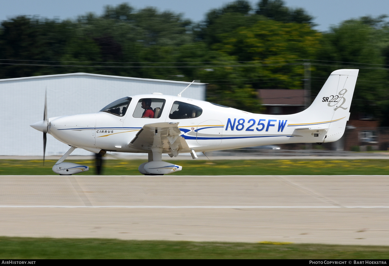 Aircraft Photo of N825FW | Cirrus SR-22 G2 | AirHistory.net #736189