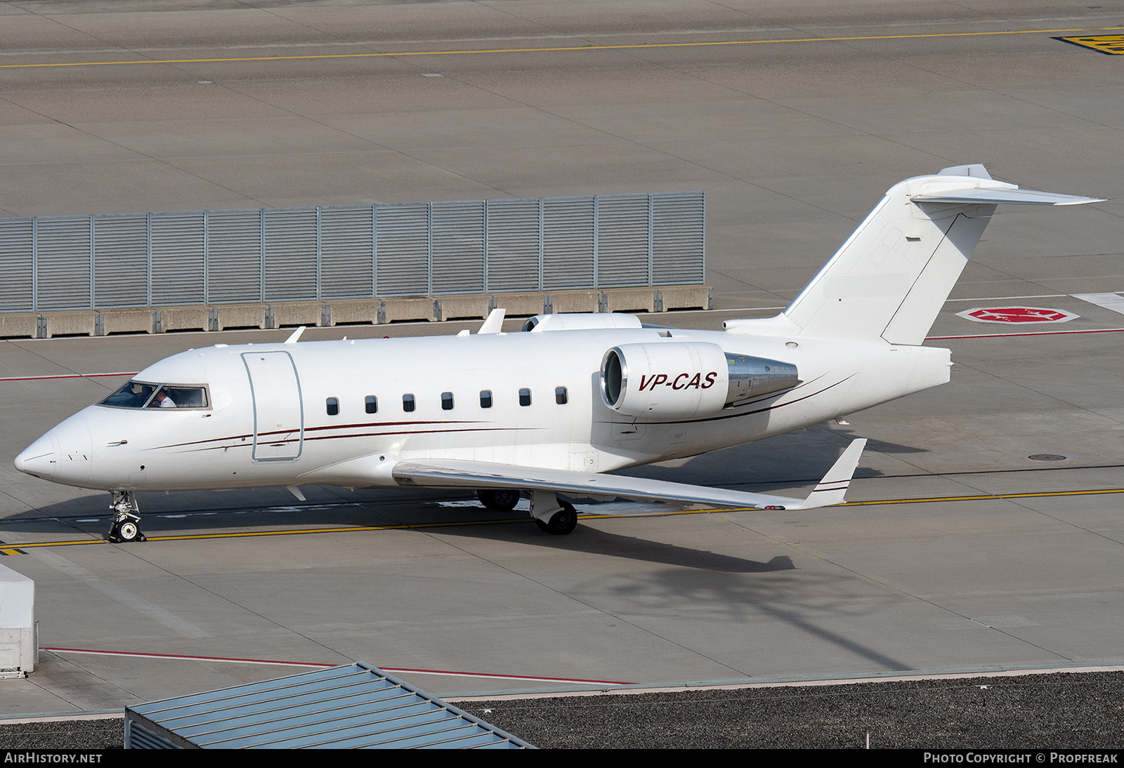 Aircraft Photo of VP-CAS | Bombardier Challenger 604 (CL-600-2B16) | AirHistory.net #736327