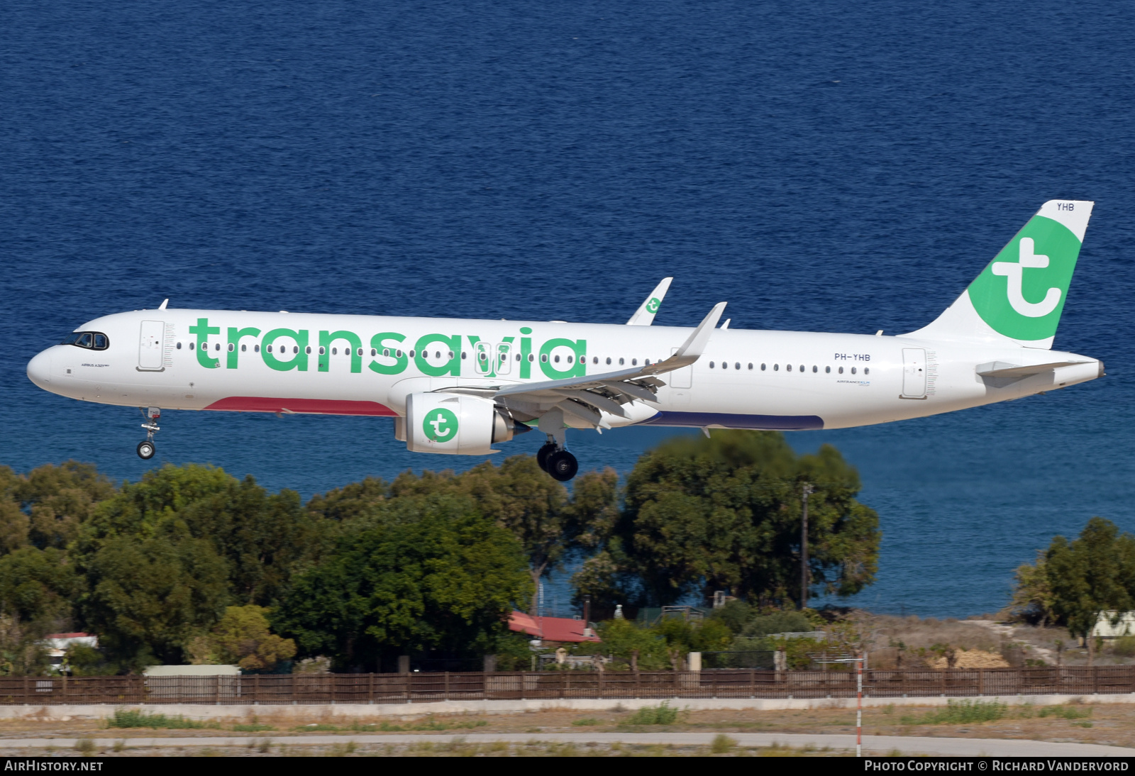 Aircraft Photo of PH-YHB | Airbus A321-252NX | Transavia | AirHistory.net #736339