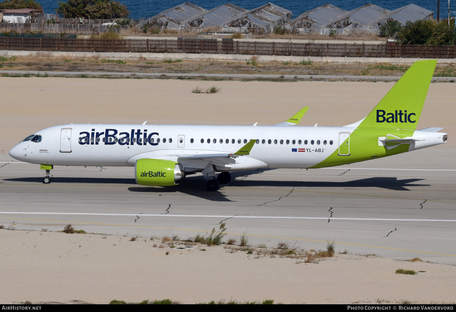 Aircraft Photo of YL-ABJ | Airbus A220-371 (BD-500-1A11) | AirBaltic | AirHistory.net #736340