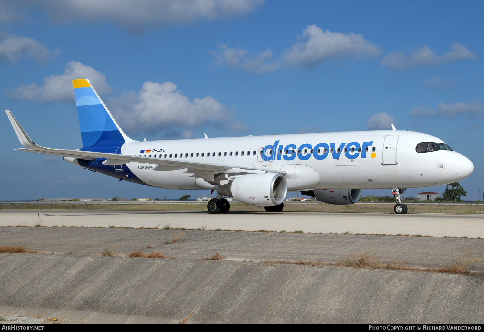Aircraft Photo of D-AIWD | Airbus A320-214 | Discover Airlines | AirHistory.net #736419