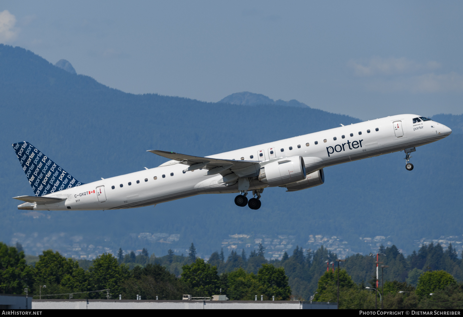 Aircraft Photo of C-GKQT | Embraer 195-E2 (ERJ-190-400) | Porter Airlines | AirHistory.net #736641