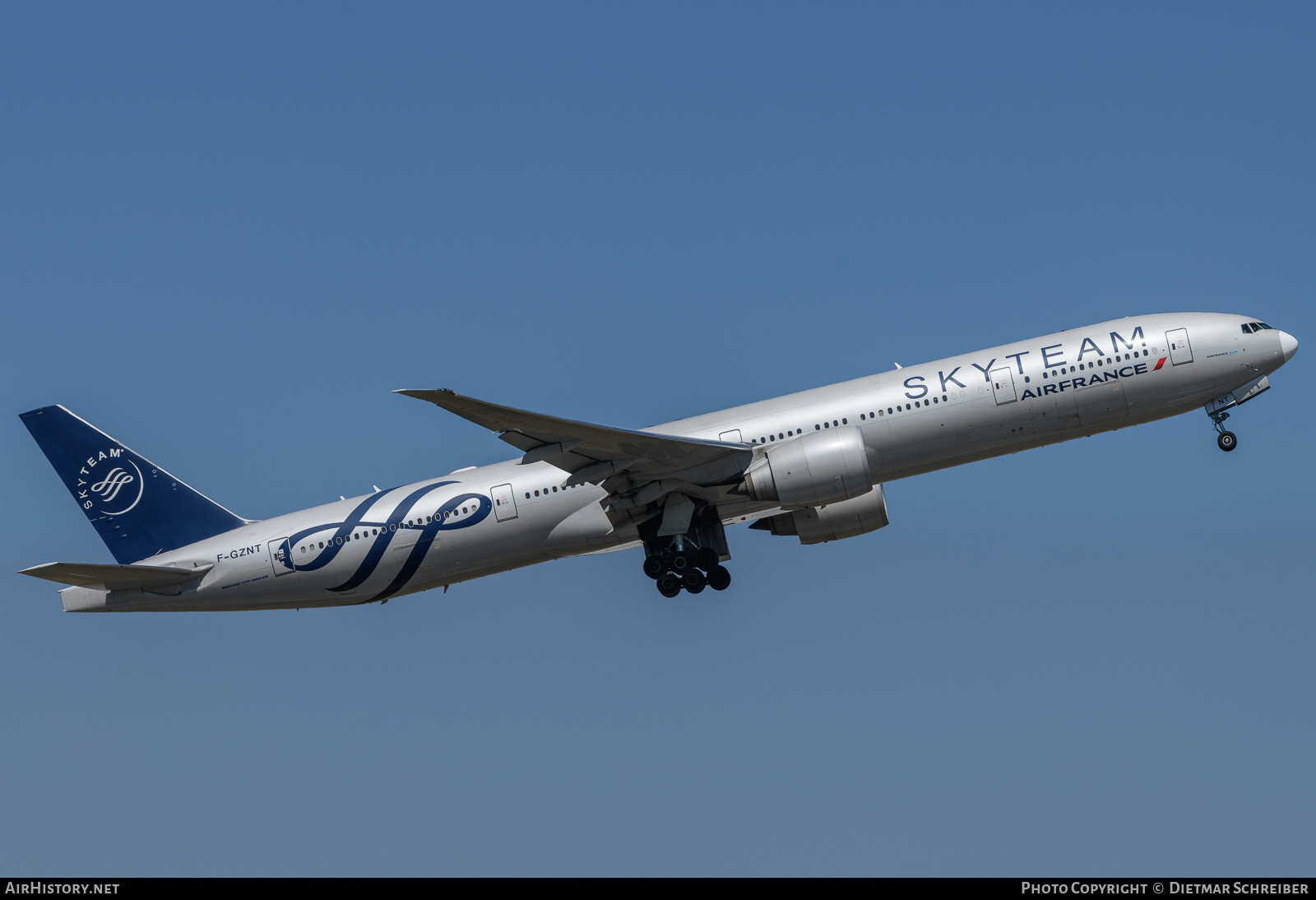 Aircraft Photo of F-GZNT | Boeing 777-328/ER | Air France | AirHistory.net #736650