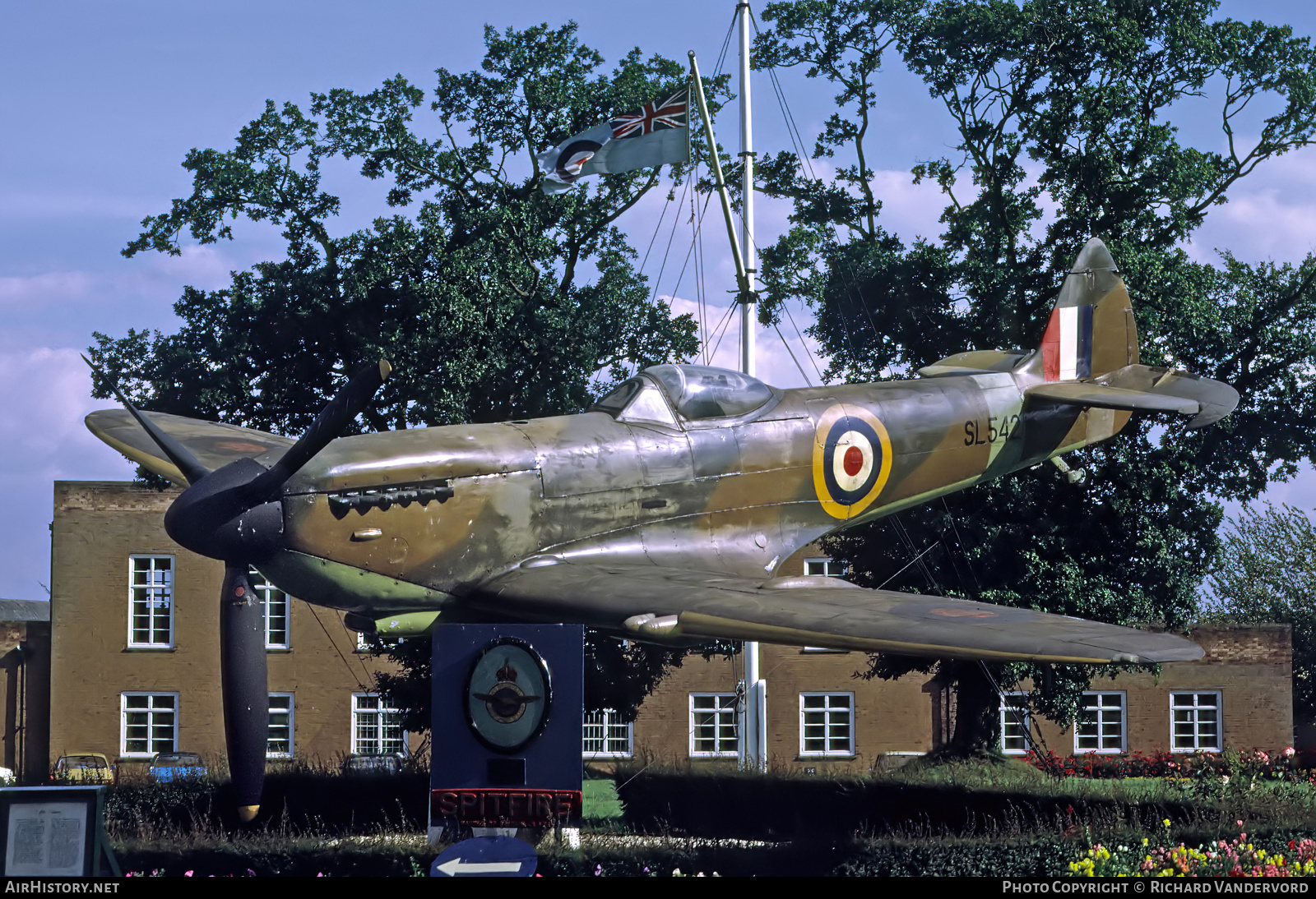 Aircraft Photo of SL542 | Supermarine Spitfire Mk XVIe | UK - Air Force | AirHistory.net #737165