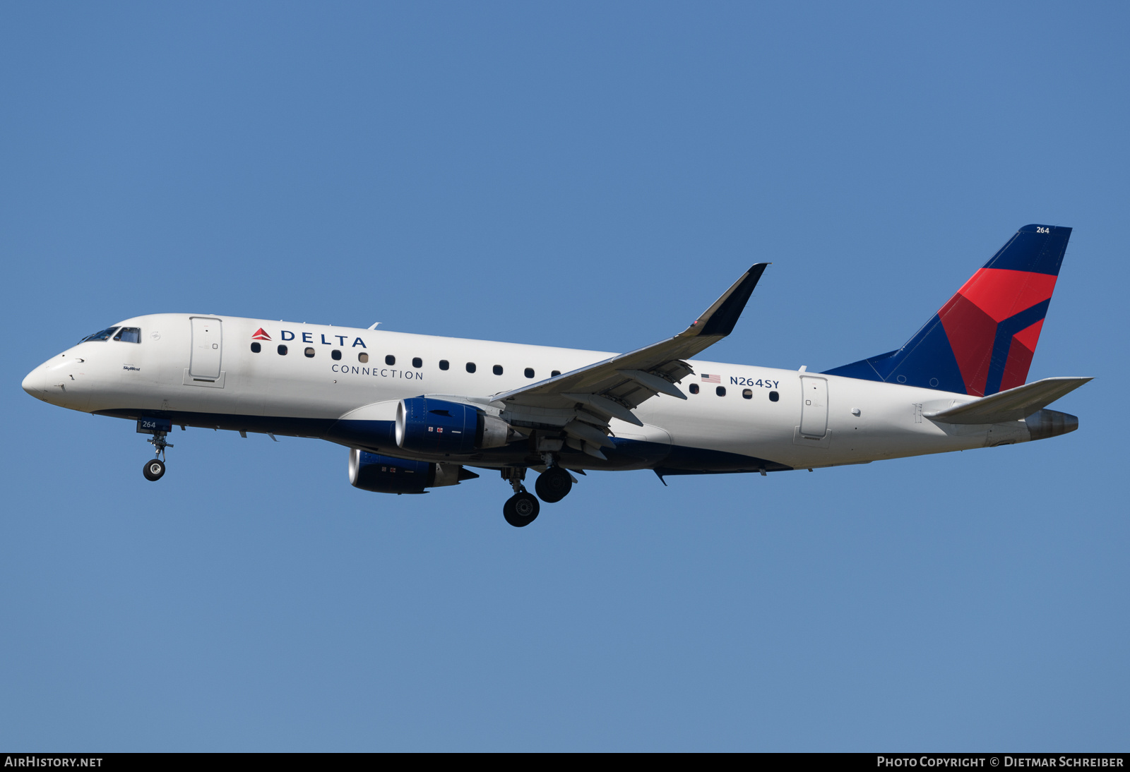 Aircraft Photo of N264SY | Embraer 175LL (ERJ-170-200LL) | Delta Connection | AirHistory.net #737196