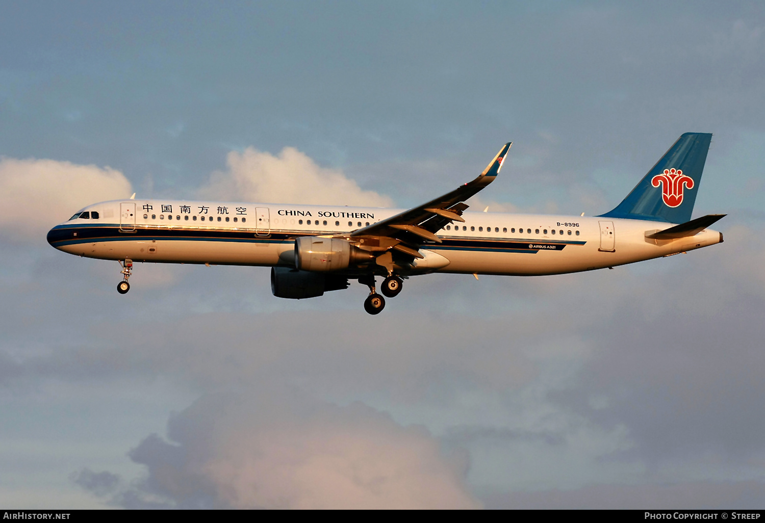 Aircraft Photo of B-8996 | Airbus A321-211 | China Southern Airlines | AirHistory.net #737212
