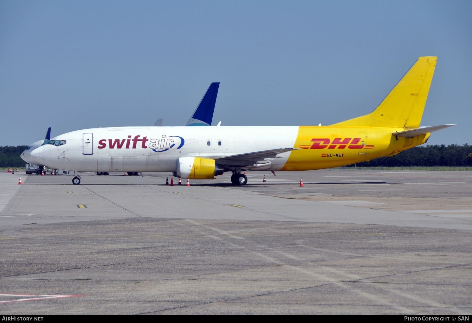 Aircraft Photo of EC-MEY | Boeing 737-476(SF) | Swiftair | AirHistory.net #737225