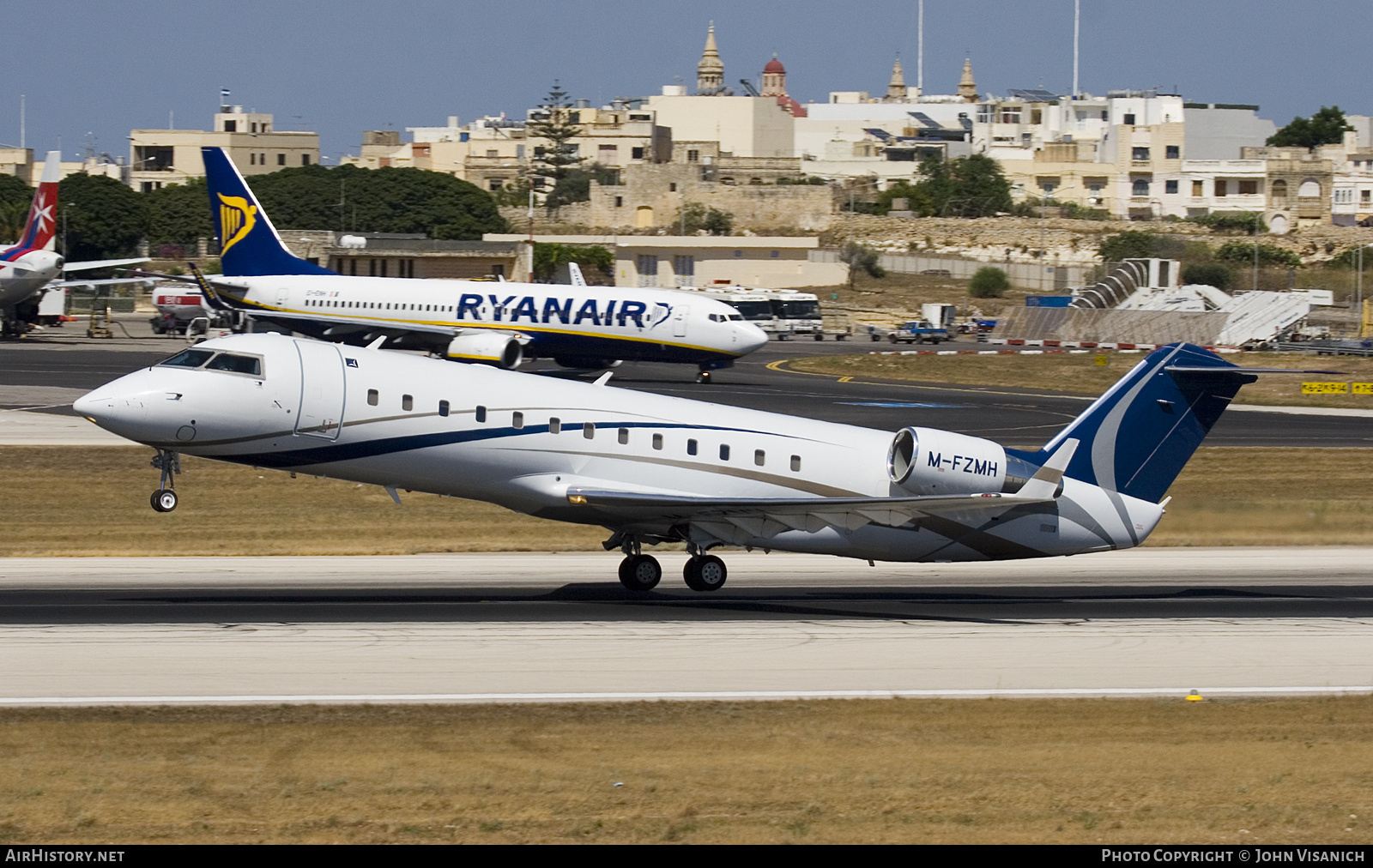 Aircraft Photo of M-FZMH | Bombardier Challenger 850 (CRJ-200SE/CL-600-2B19) | AirHistory.net #737244