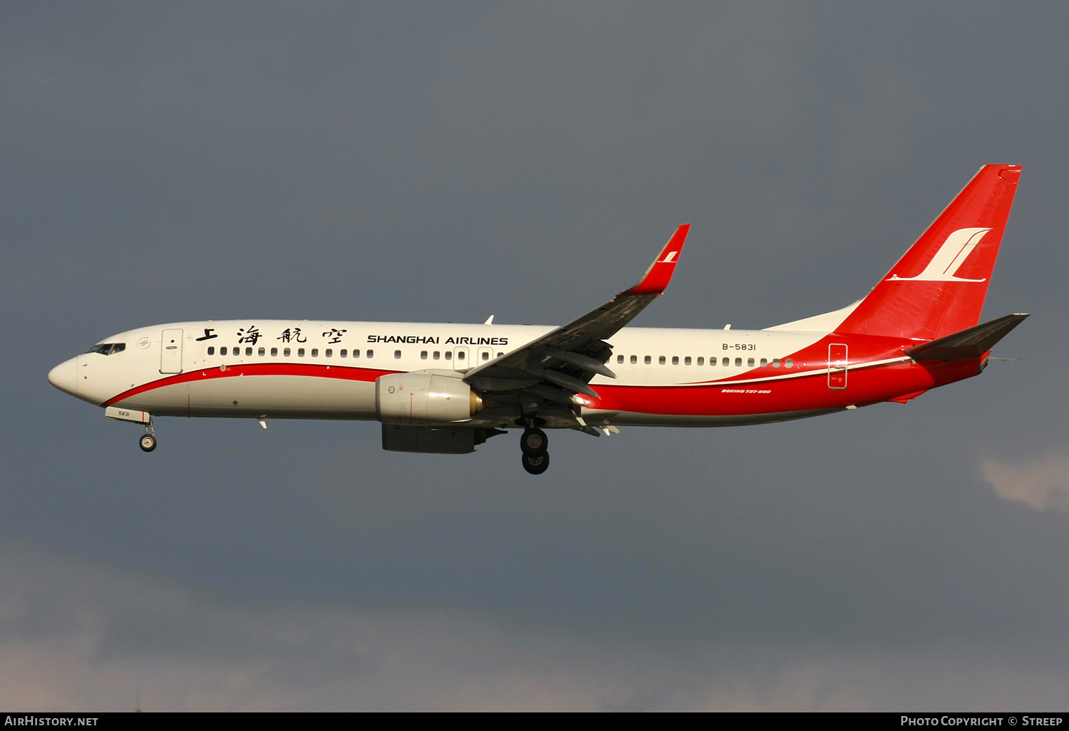Aircraft Photo of B-5831 | Boeing 737-86D | Shanghai Airlines | AirHistory.net #737369