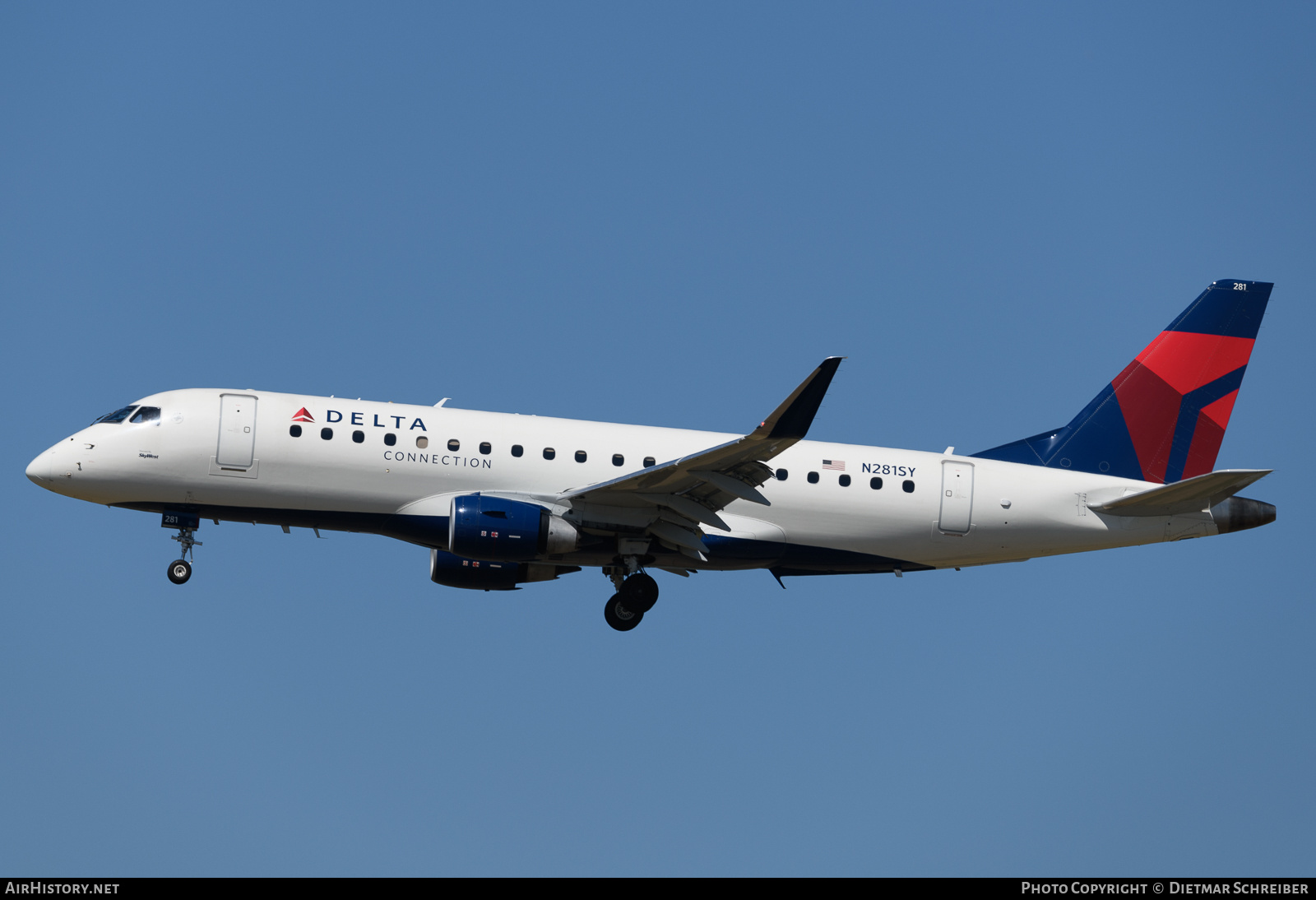 Aircraft Photo of N281SY | Embraer 175LR (ERJ-170-200LR) | Delta Connection | AirHistory.net #737475
