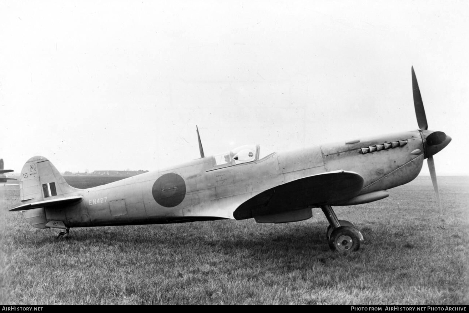 Aircraft Photo of EN427 | Supermarine 361 Spitfire PR9 | UK - Air Force | AirHistory.net #737556