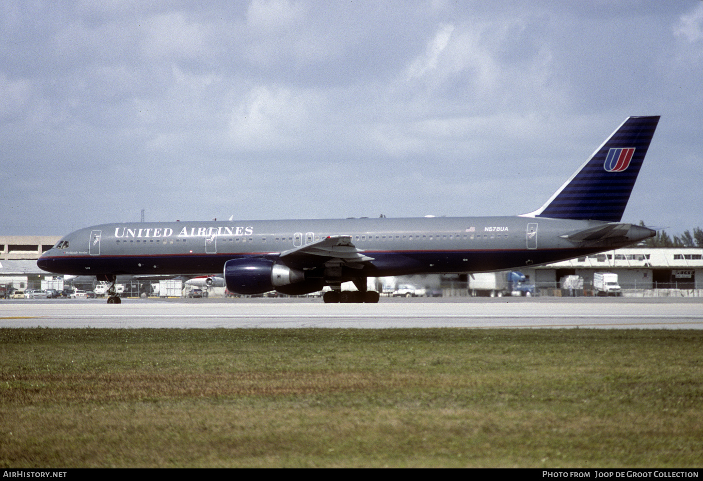 Aircraft Photo of N578UA | Boeing 757-222 | United Airlines | AirHistory.net #737835
