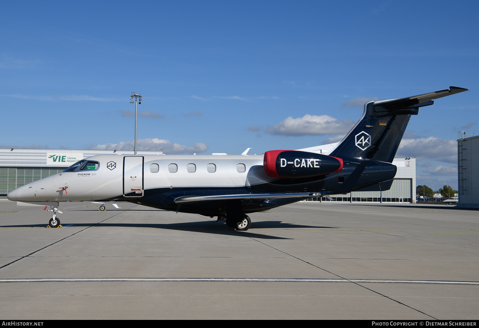 Aircraft Photo of D-CAKE | Embraer EMB-505 Phenom 300 | AirHistory.net #737861