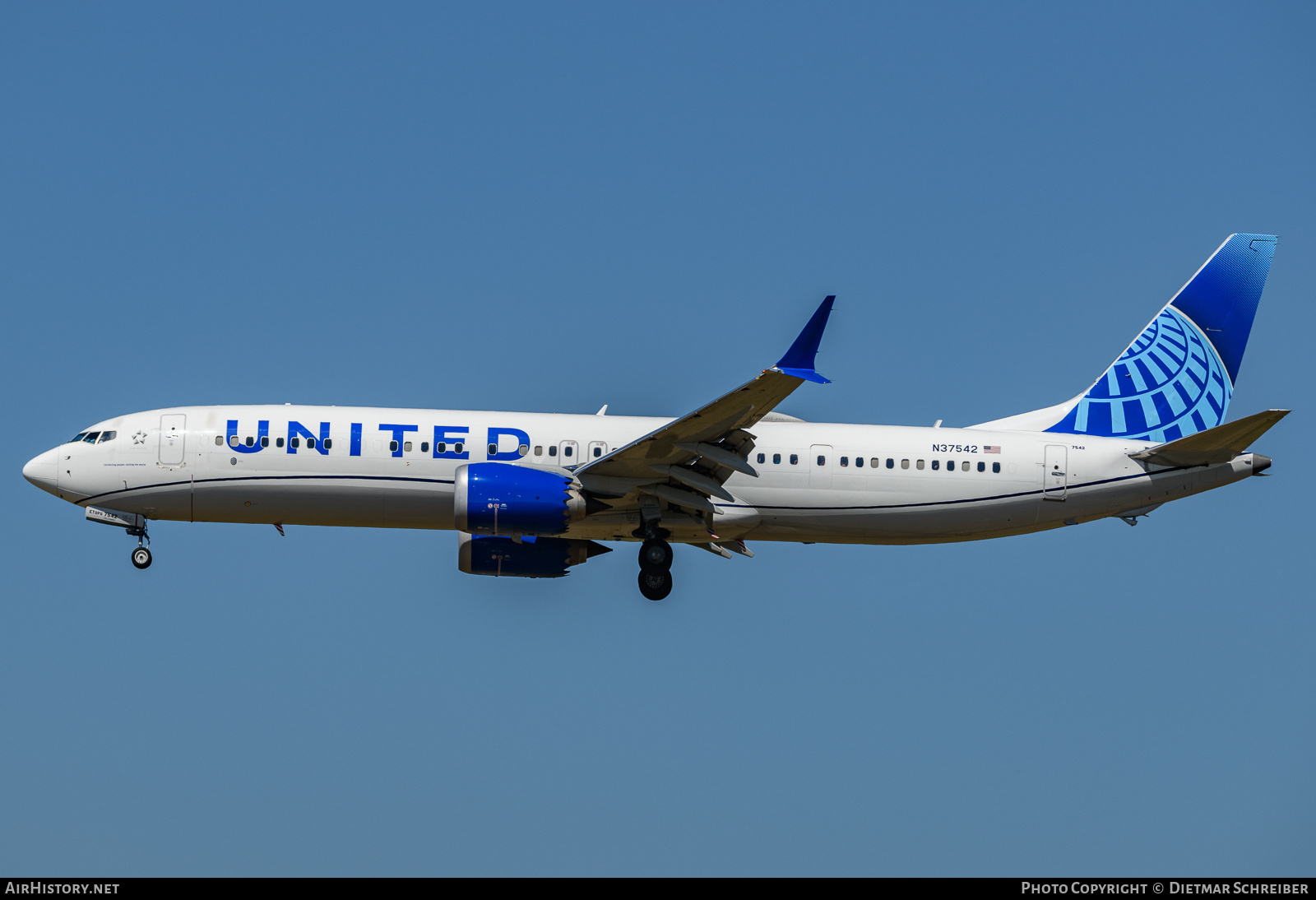 Aircraft Photo of N37542 | Boeing 737-9 Max 9 | United Airlines | AirHistory.net #737864