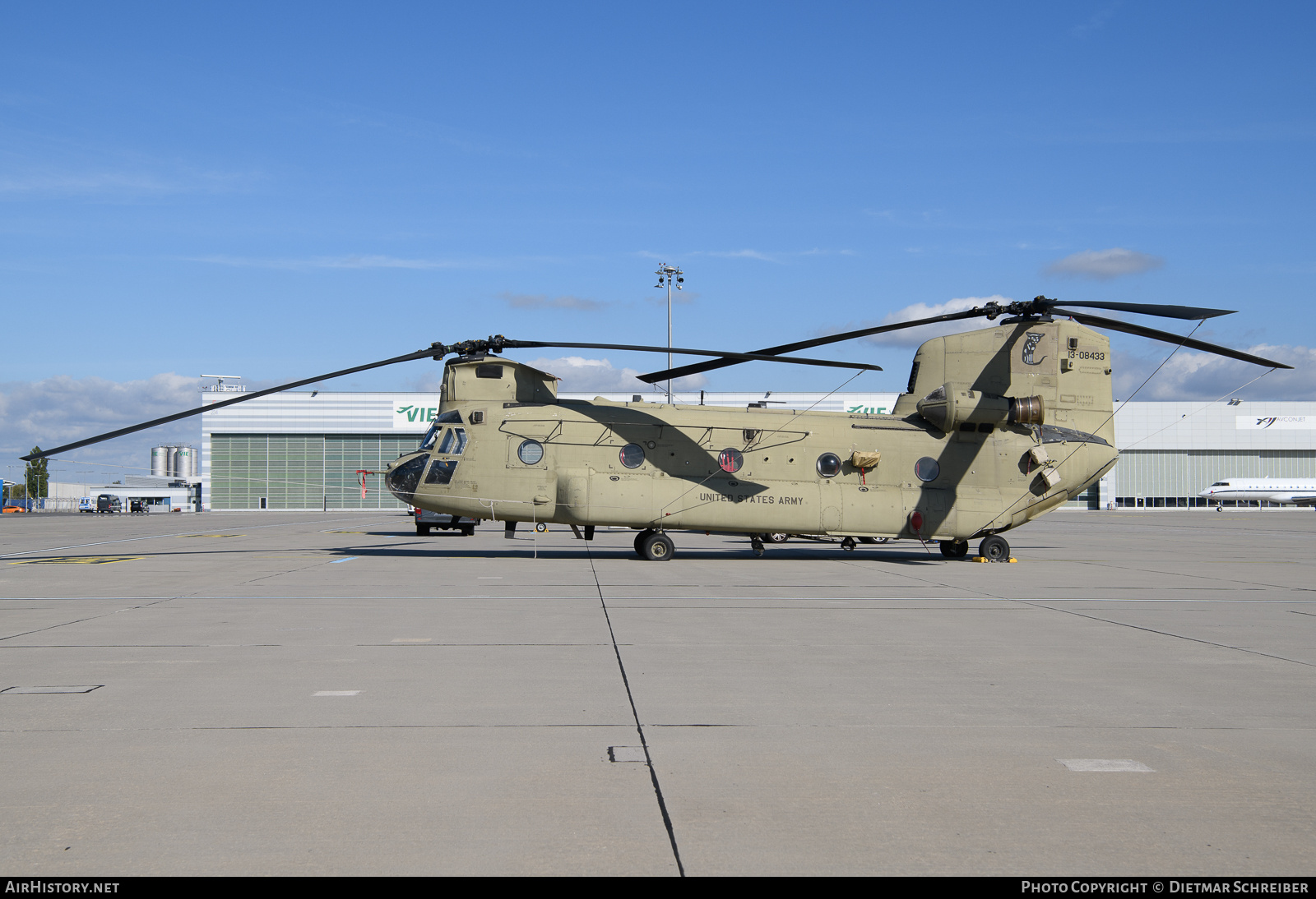 Aircraft Photo of 13-8433 | Boeing CH-47F Chinook | USA - Army | AirHistory.net #737884