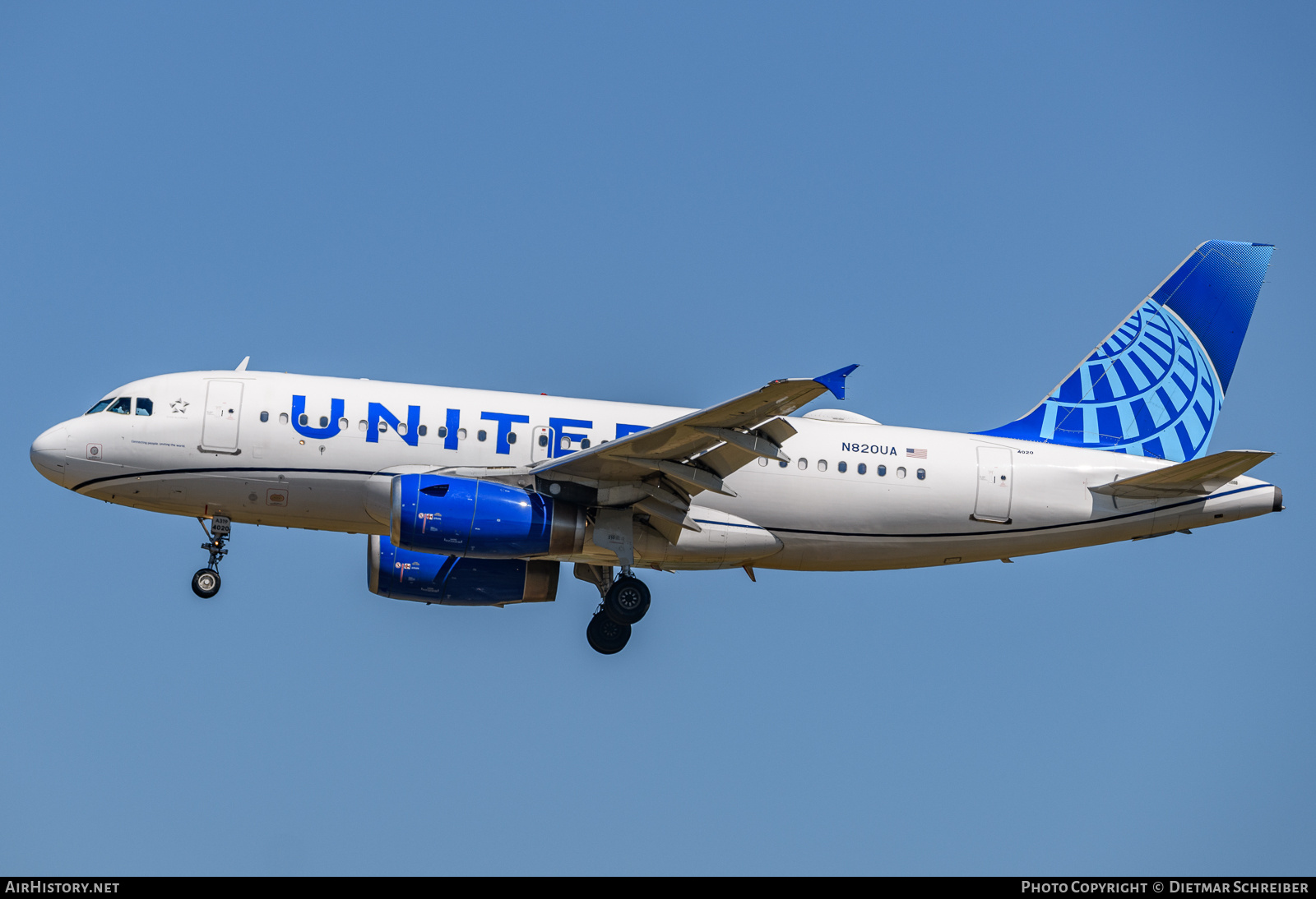 Aircraft Photo of N820UA | Airbus A319-131 | AirHistory.net #738037