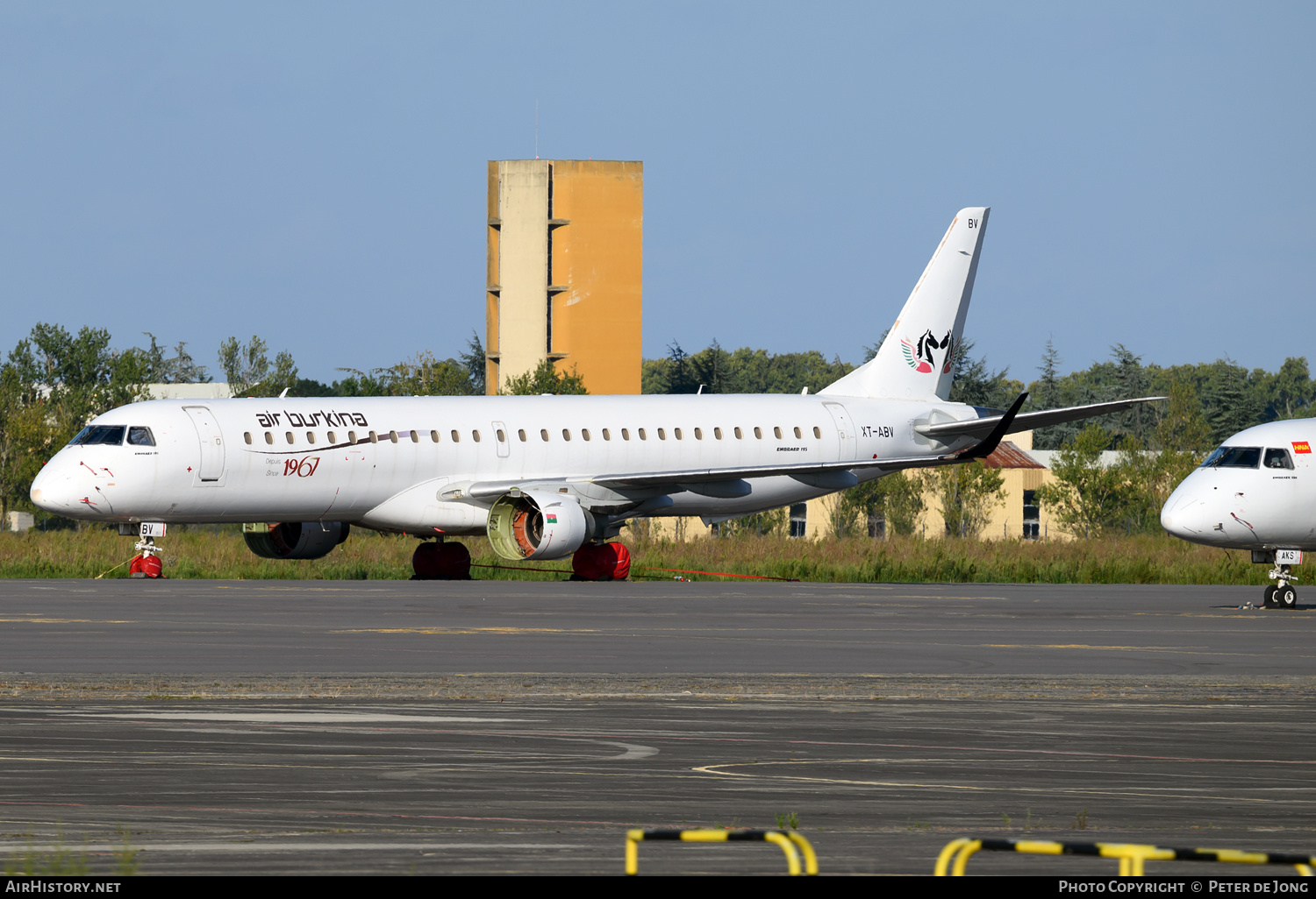 Aircraft Photo of XT-ABV | Embraer 195LR (ERJ-190-200LR) | Air Burkina | AirHistory.net #738093